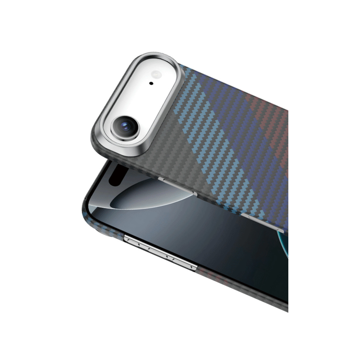 Kamera kesikli bir akıllı telefonda karbon desenli telefon kılıfının arkası.
