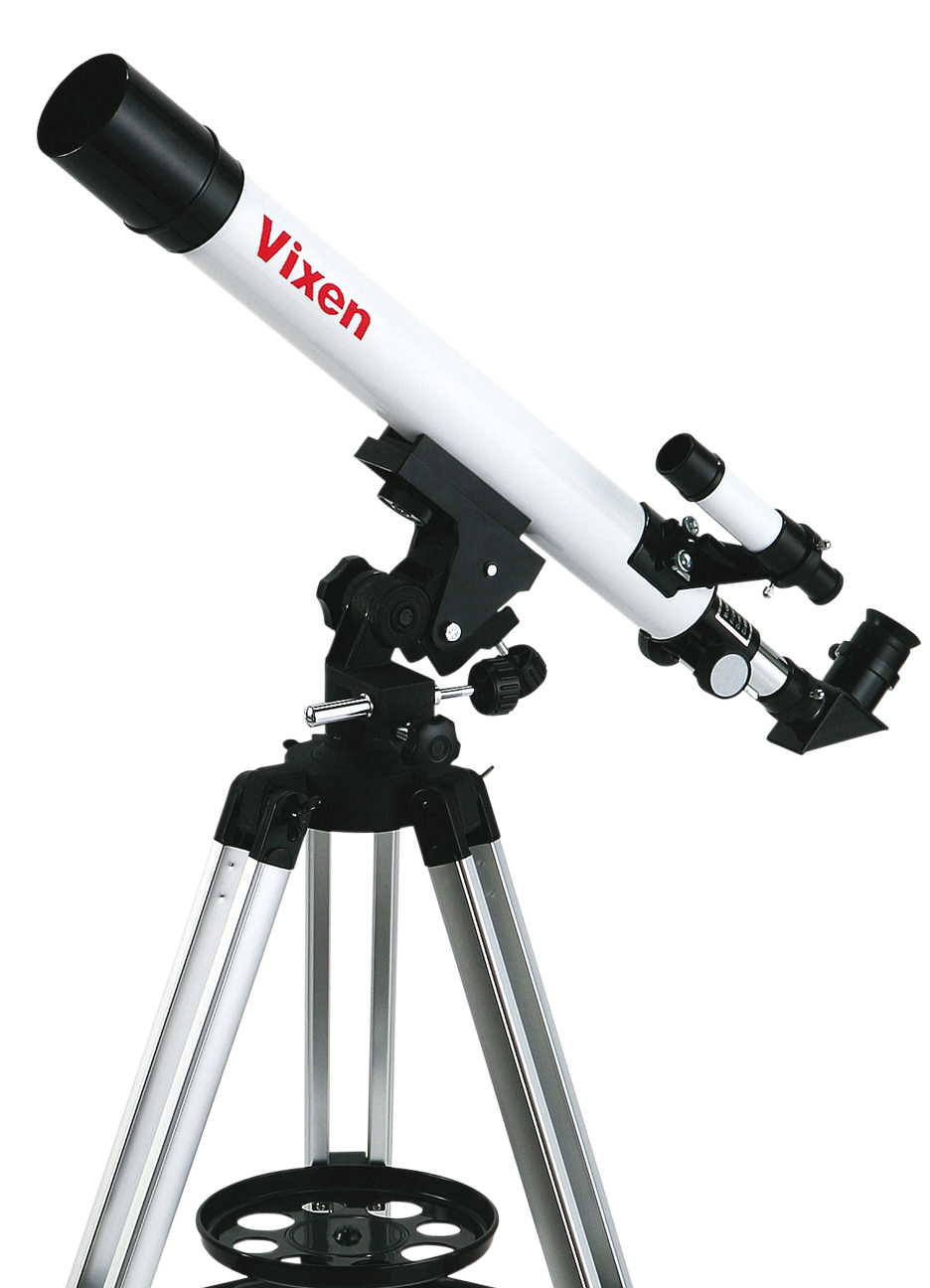 Un telescopio Vixen blanco con buscador y ocular sobre un trípode plateado sobre fondo blanco.