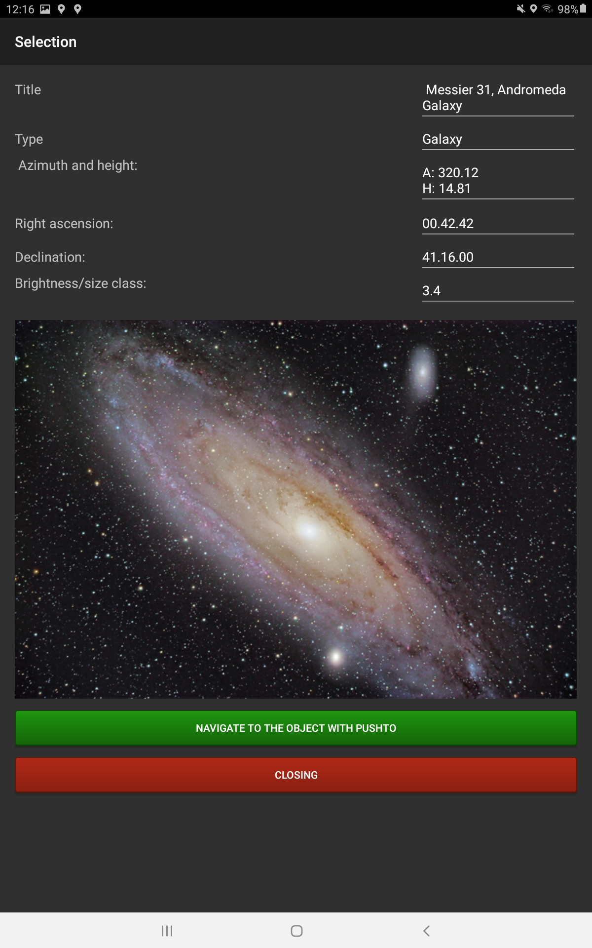 Pantalla de aplicación que muestra la Galaxia de Andrómeda con datos astronómicos y botones.