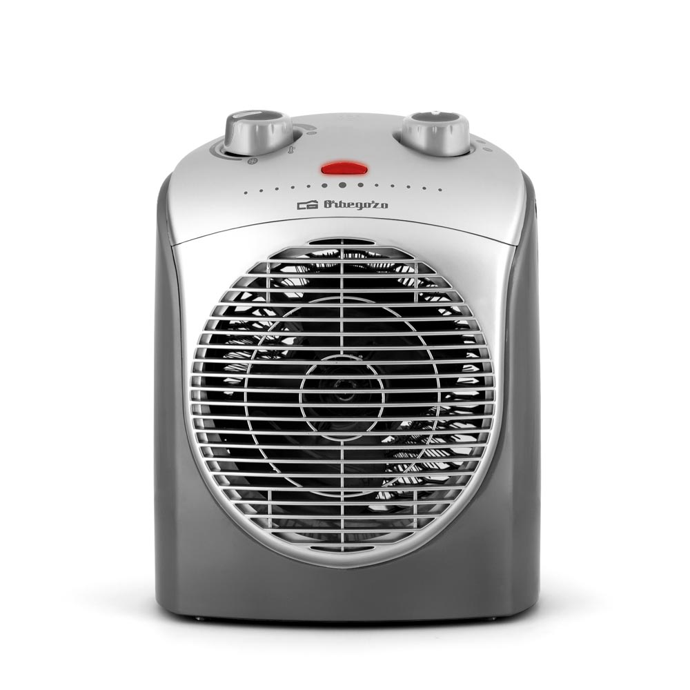Un calefactor eléctrico gris con dos perillas de control superiores y una luz indicadora roja sobre fondo blanco.