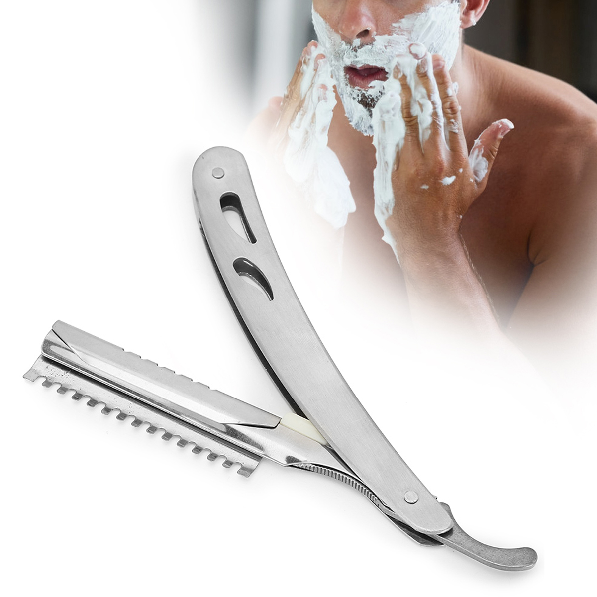 Ein Rasiermesser aus Metall auf weißem Hintergrund mit einem Mann, der Rasierschaum aufträgt.