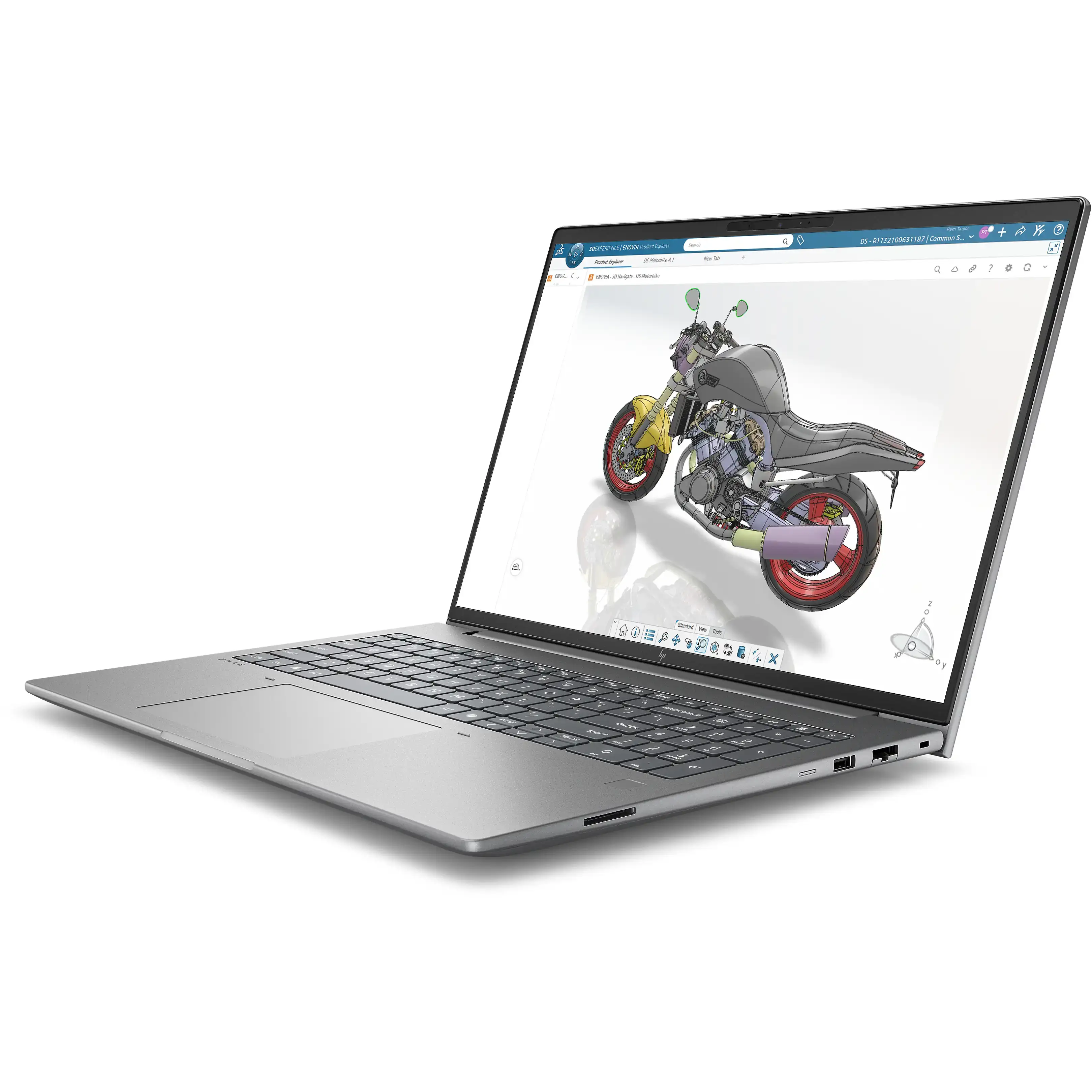 Un computer portatile argentato mostra un modello 3D di una motocicletta sullo schermo su sfondo bianco.