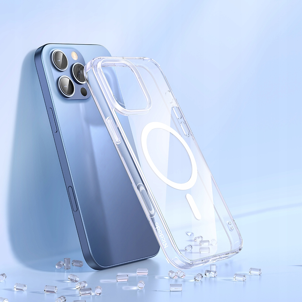Uno smartphone azzurro accanto a una custodia Magsafe trasparente su sfondo azzurro con piccoli pezzi.