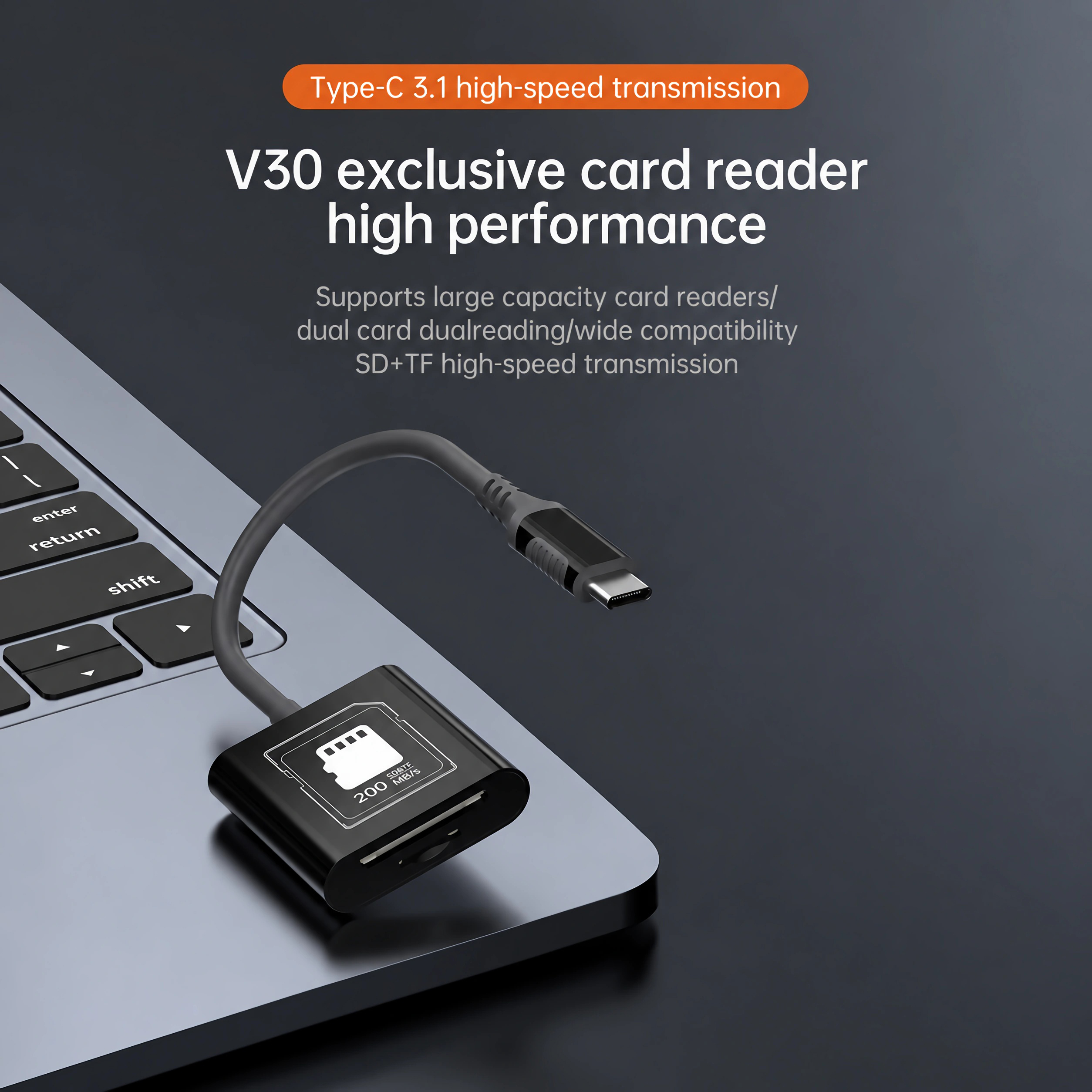 Ein V30 USB-C-Kartenleser liegt neben einer Laptop-Tastatur vor grauem Hintergrund mit Werbetext.