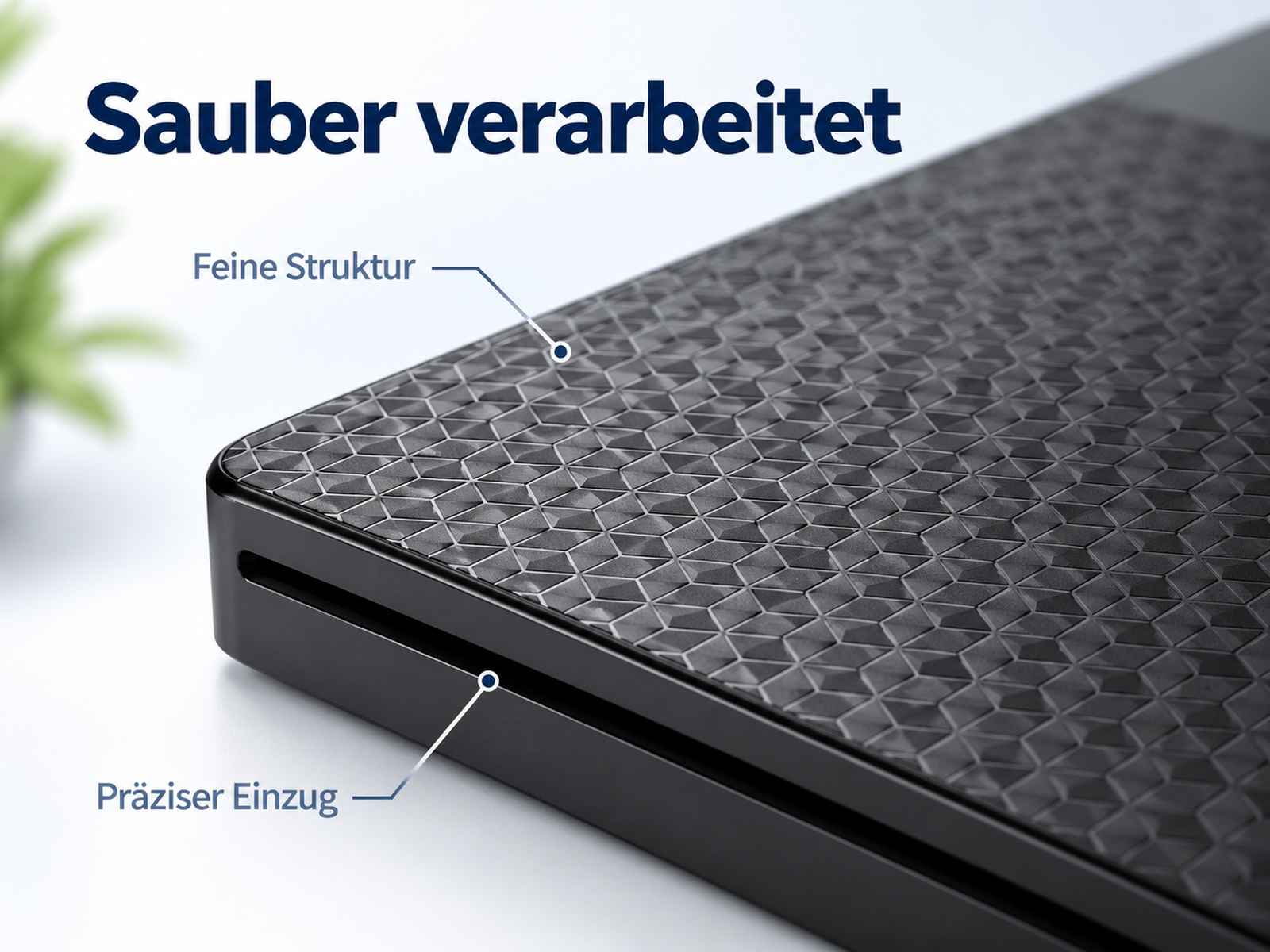Nahaufnahme eines schwarzen Geräts mit strukturierter Oberfläche und präzisem Einzug.