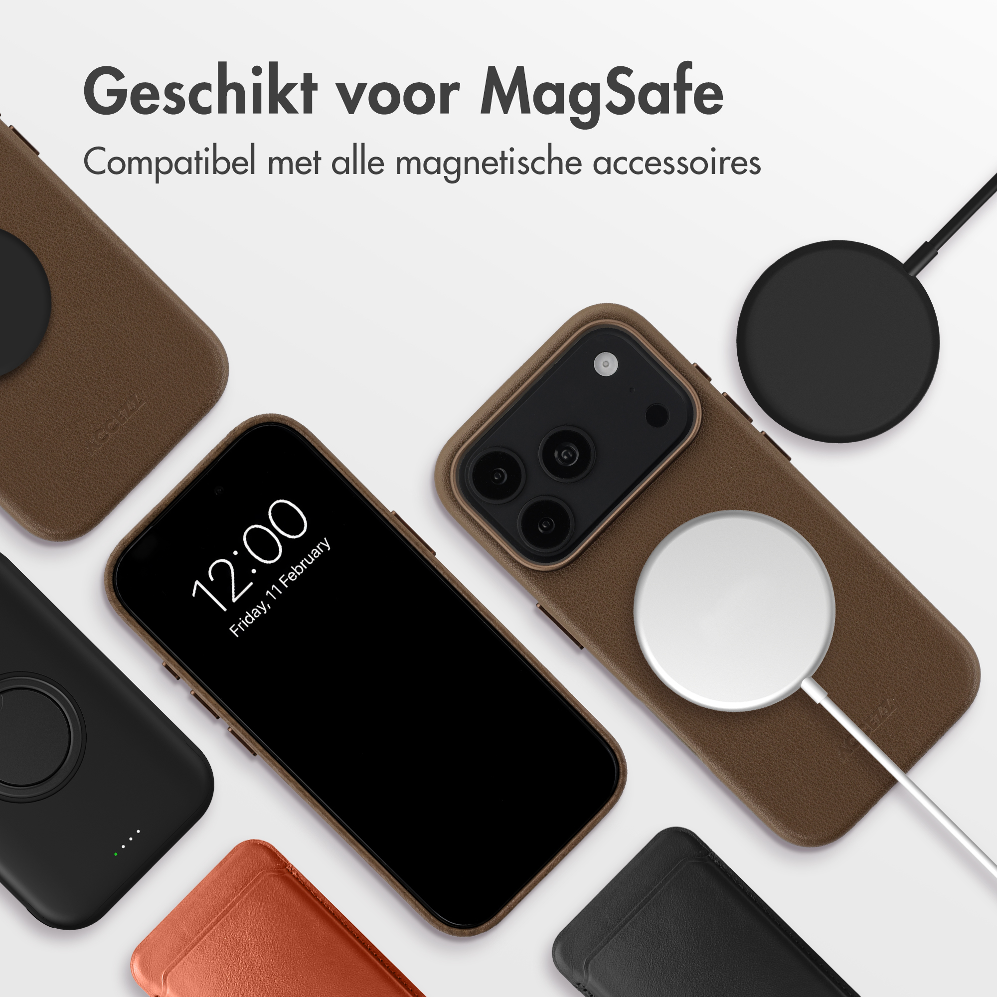 Verschiedene Leder-Handyhüllen und MagSafe-Ladegeräte auf weißem Hintergrund mit Text.