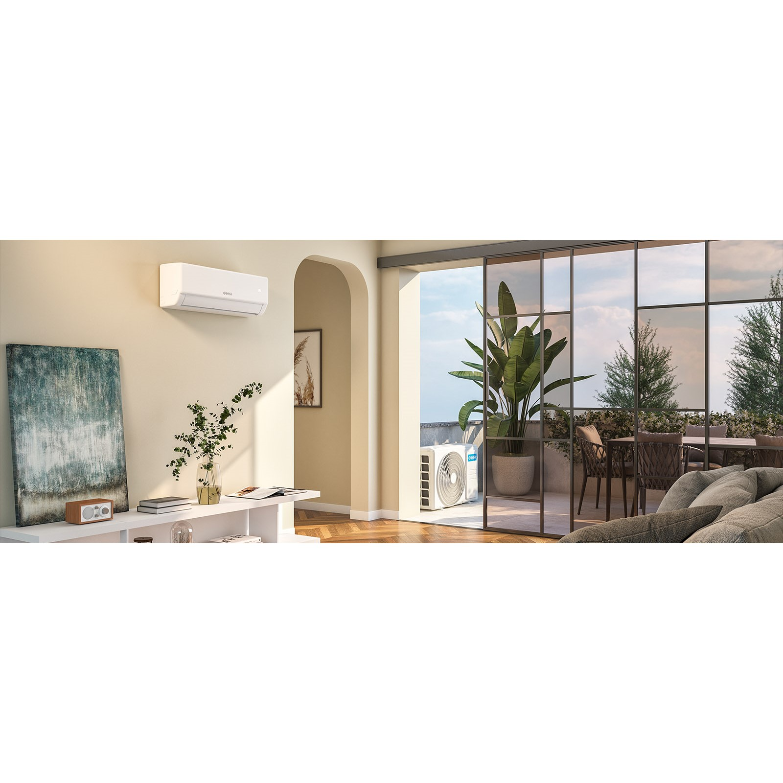Moderne Inneneinrichtung mit weißer Klimaanlage an der Wand, Konsole mit Dekoration und Blick auf die sonnige Terrasse.