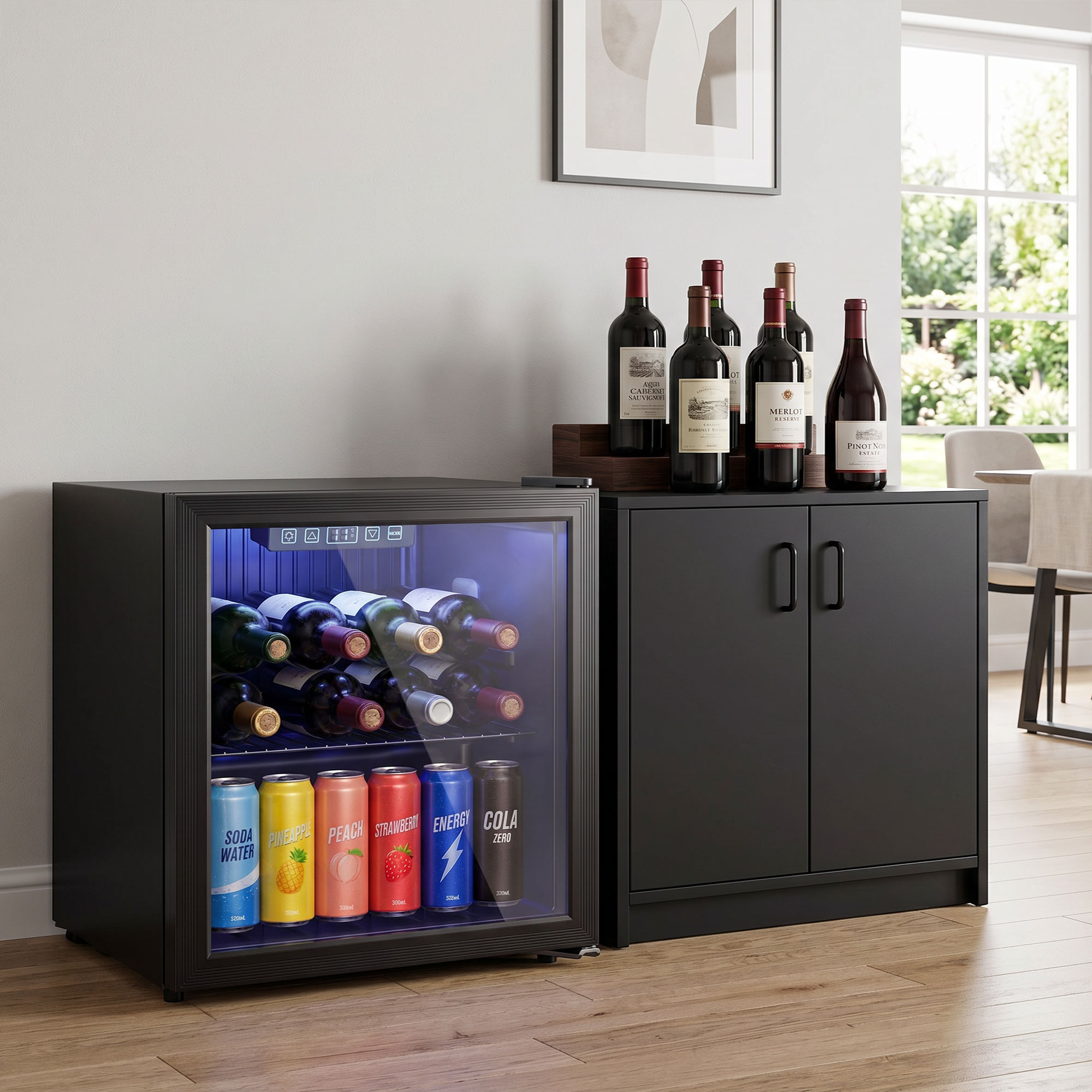 Un enfriador negro con botellas de vino y latas está al lado de un mueble negro con botellas de vino encima.