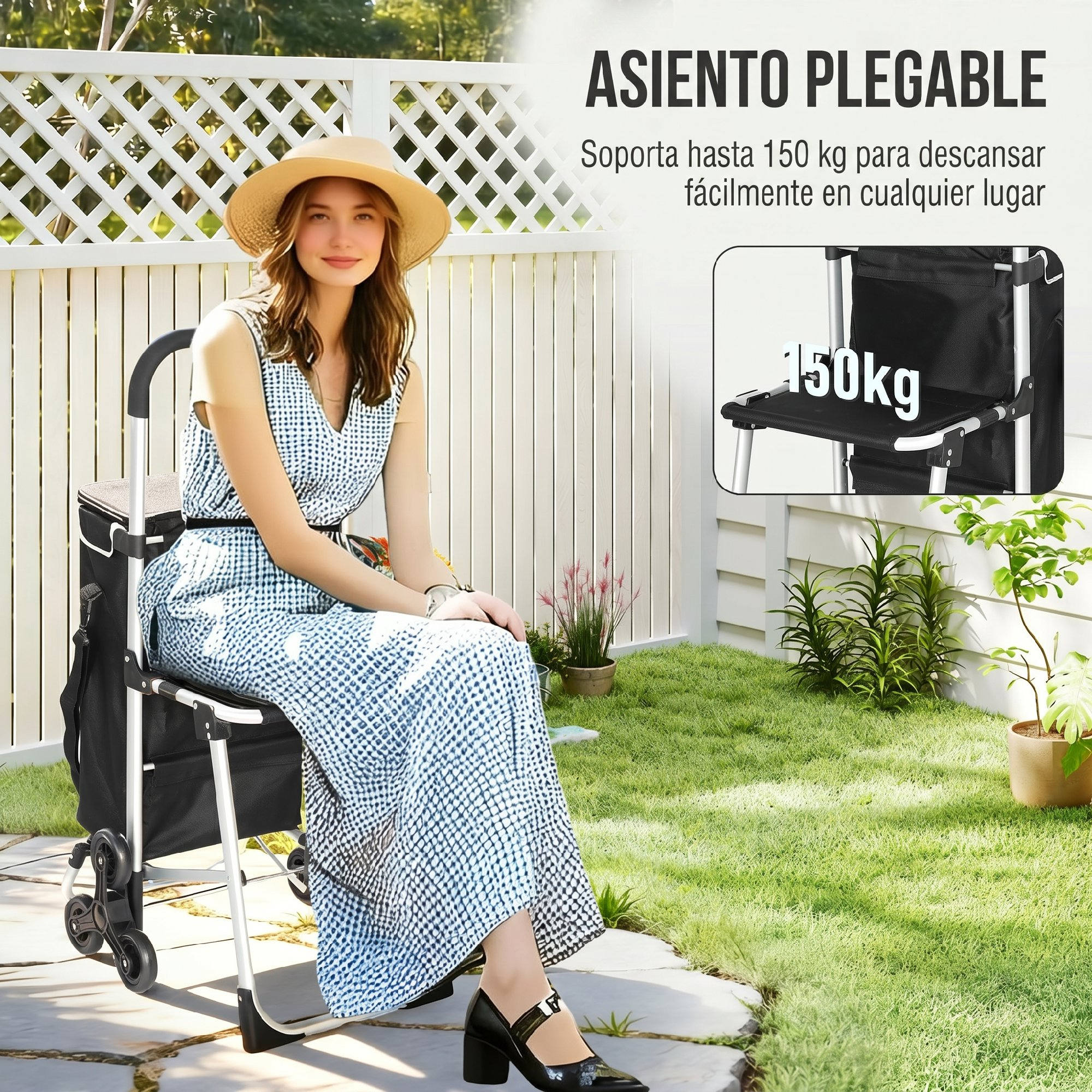 Una mujer con vestido azul y sombrero está sentada en una silla de carrito de compras plegable al aire libre.