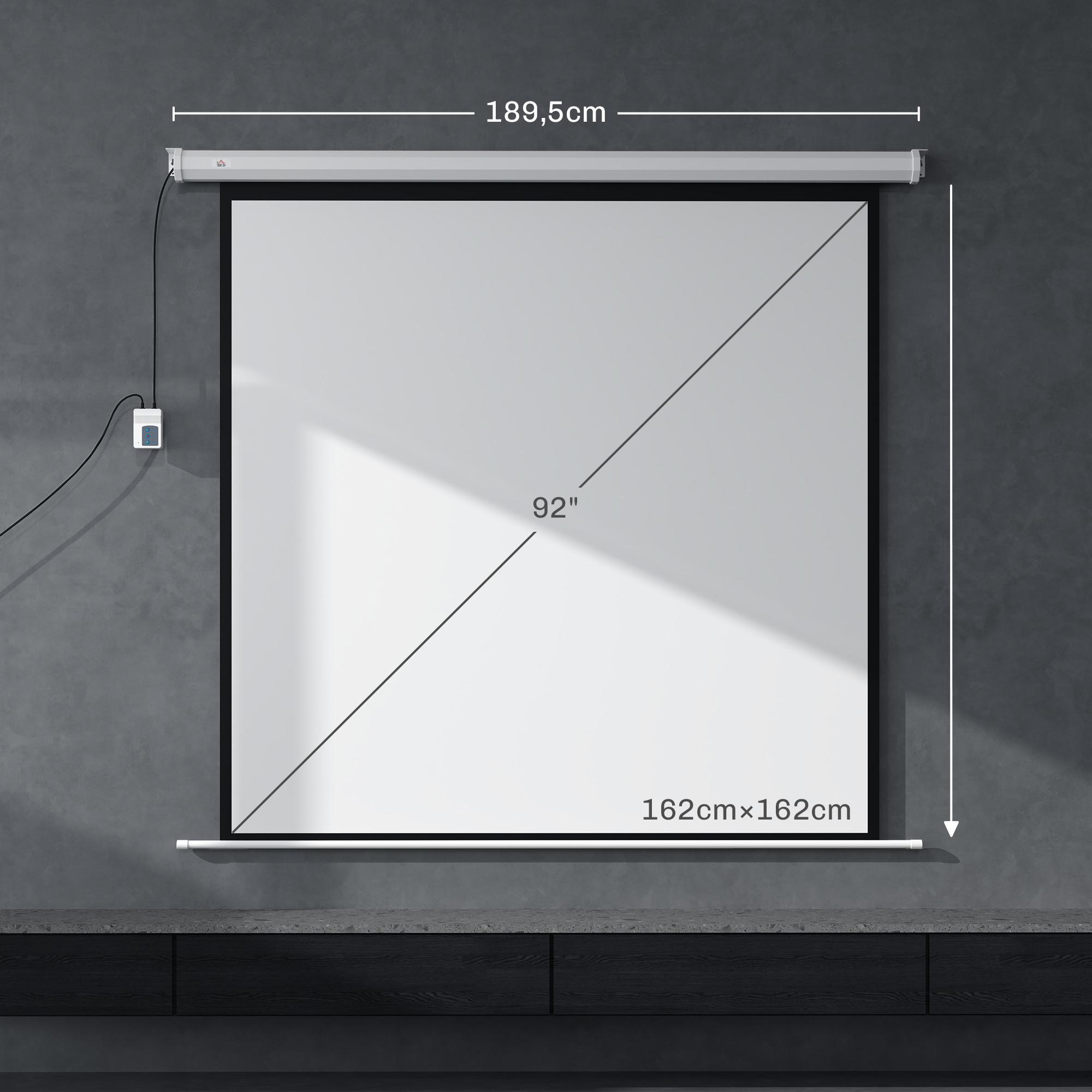Pantalla de proyector blanca en pared gris con medidas de 189,5 cm de ancho y diagonal de 92 pulgadas.
