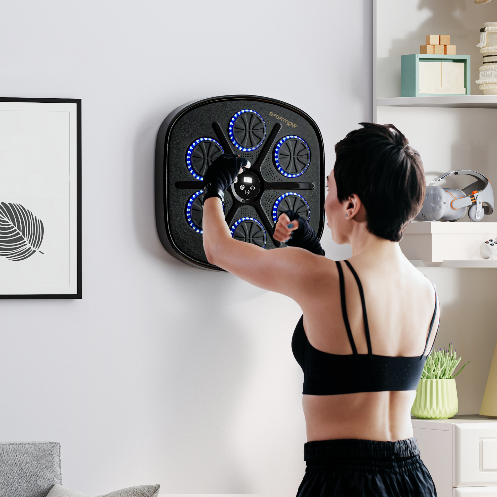 Una mujer con ropa deportiva golpea un blanco de boxeo de pared con luces azules en una habitación.