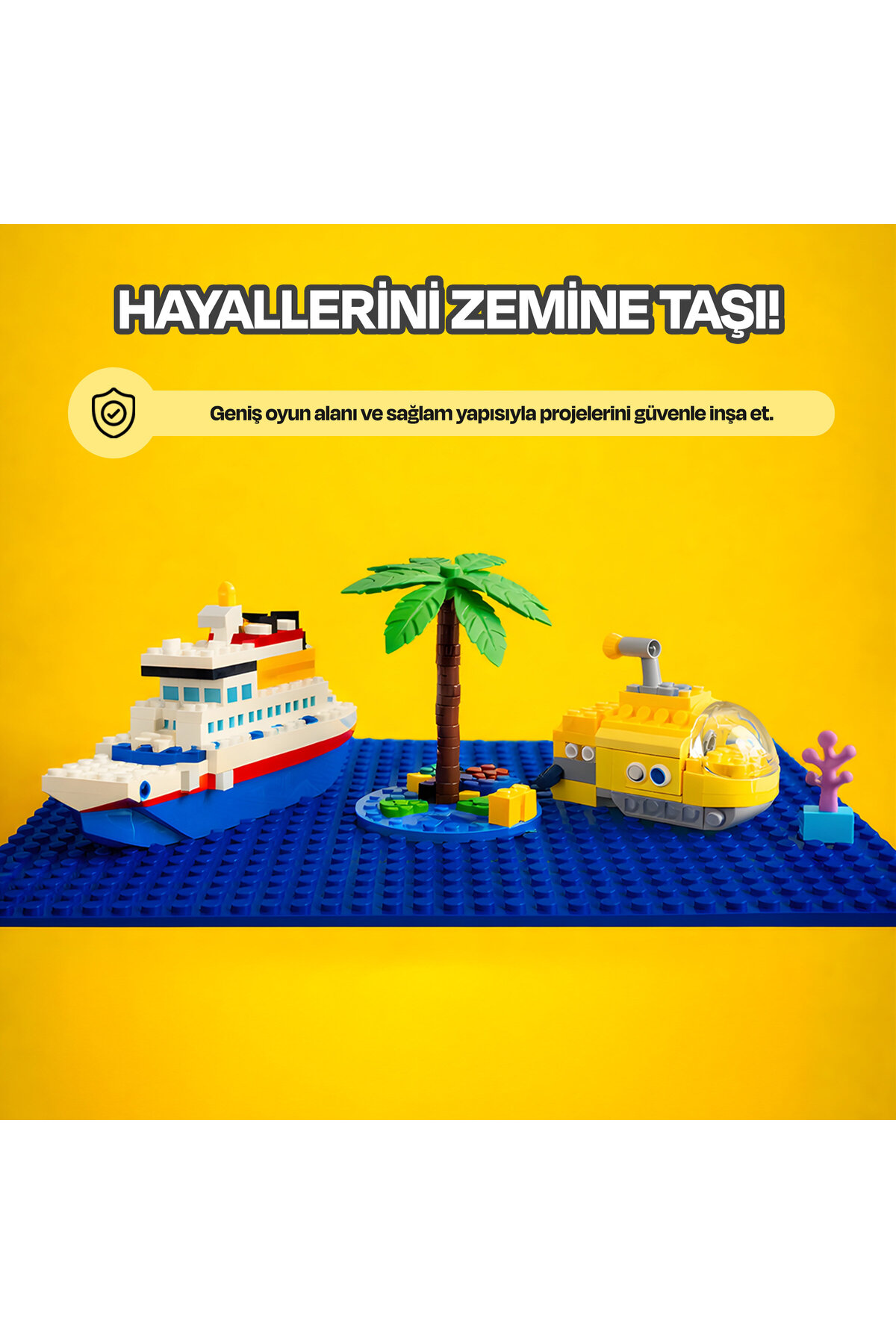 Mavi taban üzerinde Lego yapısı: gemi, palmiye adası, sarı denizaltı, mercan, sarı arka plan.