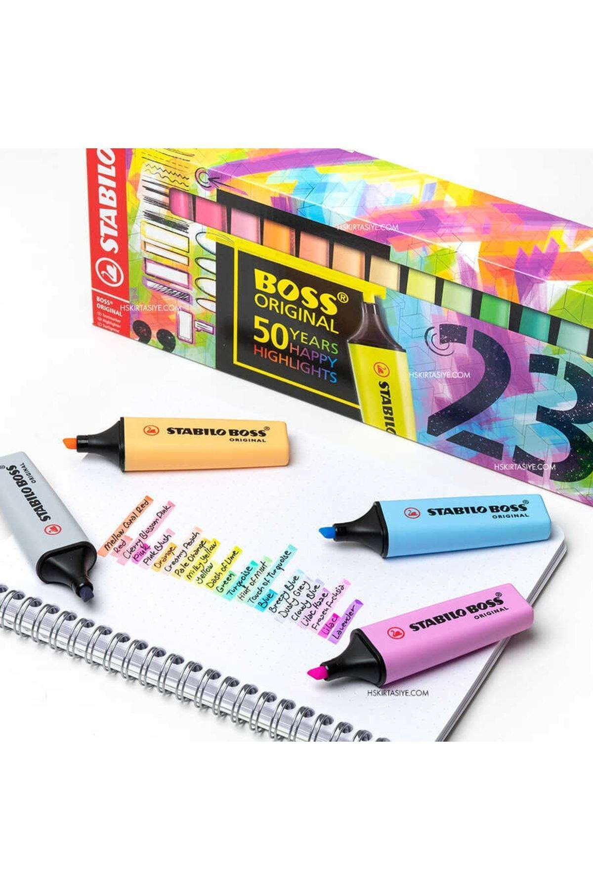 Renkli kalemler, spiral defter ve kutusuyla birlikte Stabilo Boss Original fosforlu kalem seti.