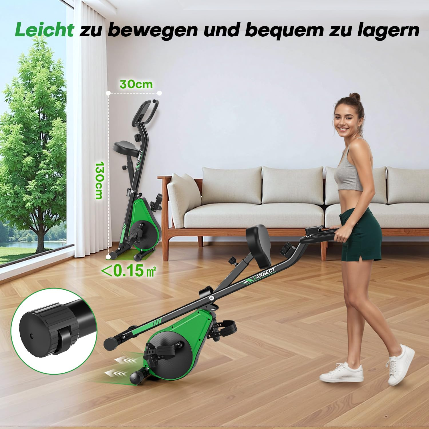 Eine Frau bewegt ein klappbares, grünes Fitnessgerät auf einem Holzfußboden in einem modernen Wohnzimmer.