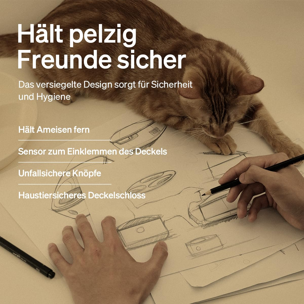 Un chat est allongé sur un bureau tandis qu'une personne dessine des croquis de produits.