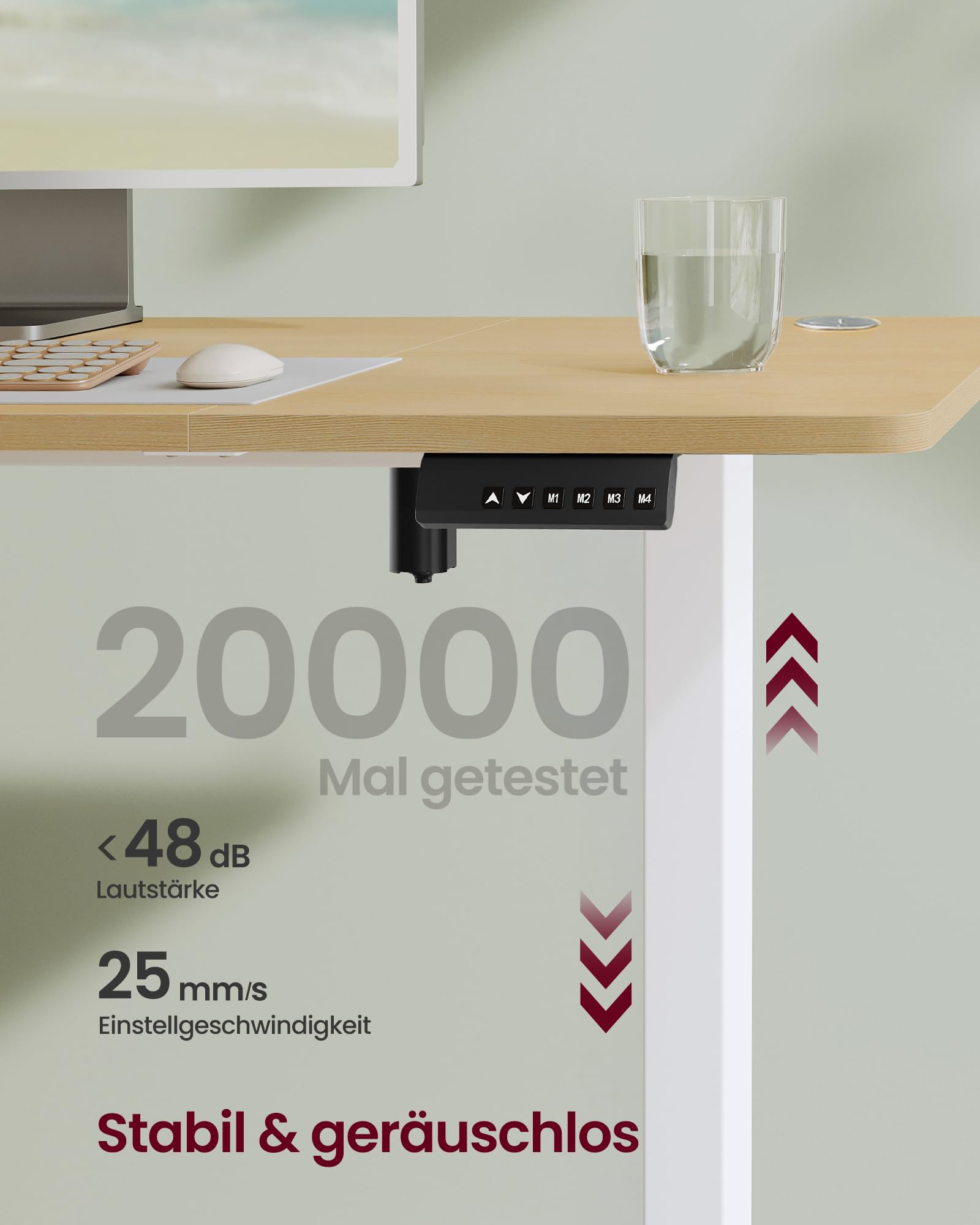 Un bureau en bois avec ordinateur, verre d'eau et panneau de commande, soulignant stabilité et silence.