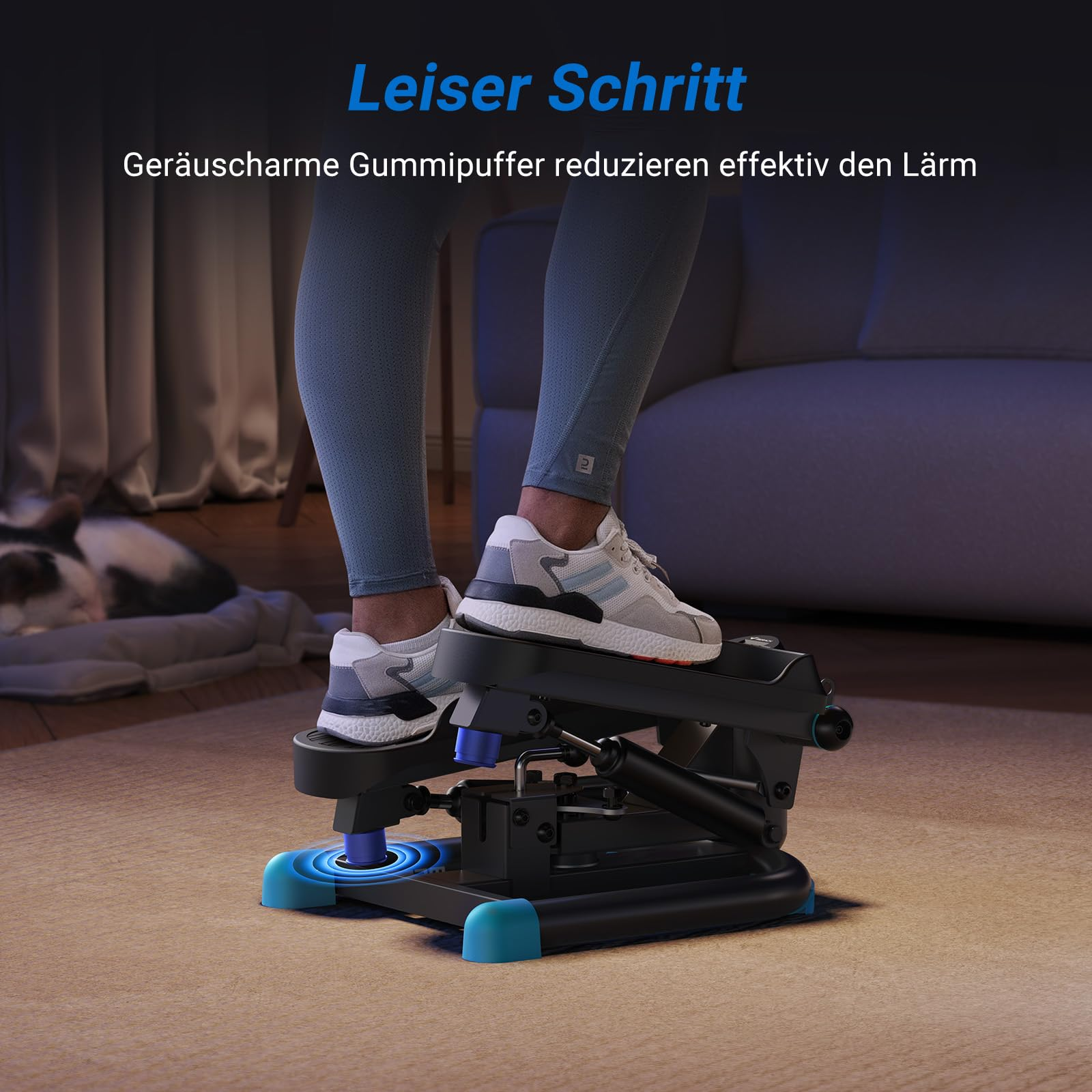 Person in grauen Leggings trainiert auf einem schwarzen Heimtrainer-Stepper auf einem Teppich in einem Wohnzimmer.