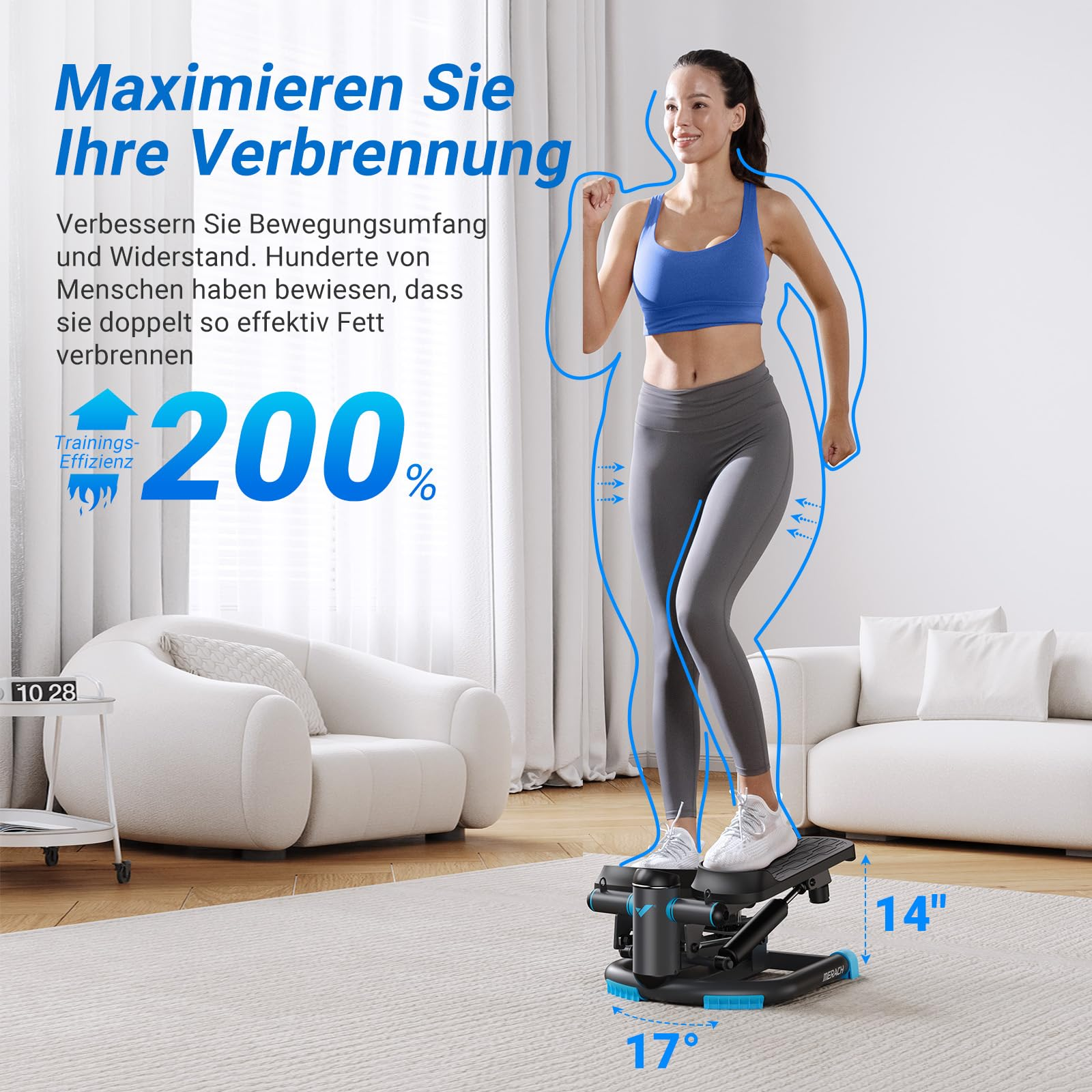 Eine Frau trainiert auf einem Stepper in einem Wohnzimmer mit weißen Sofas.