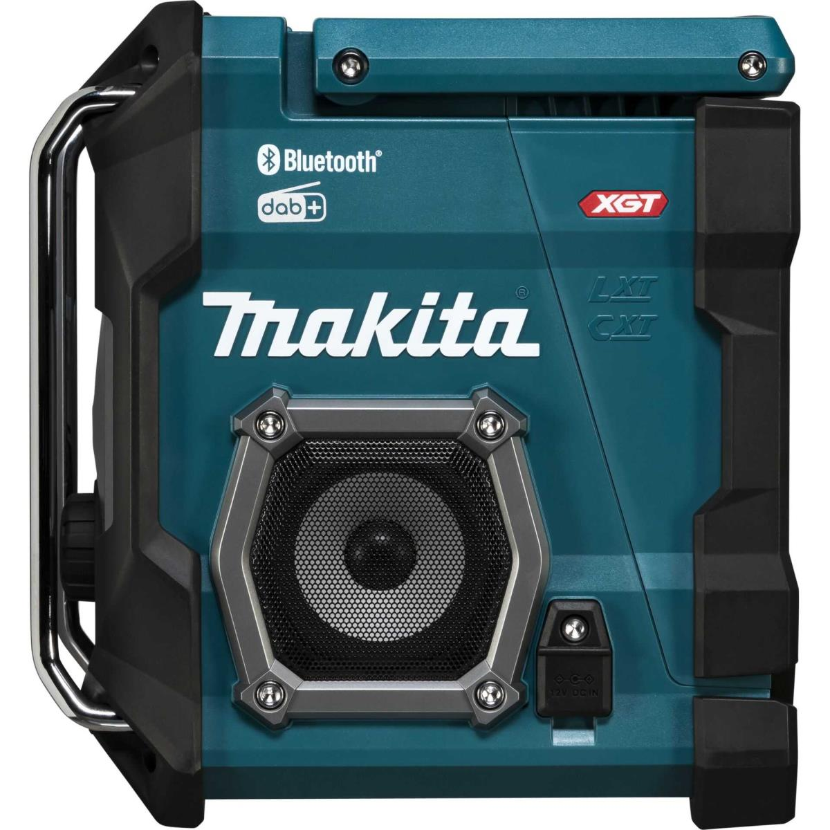 Una radio da cantiere Makita color teal con loghi Bluetooth, DAB+ e XGT su sfondo bianco.