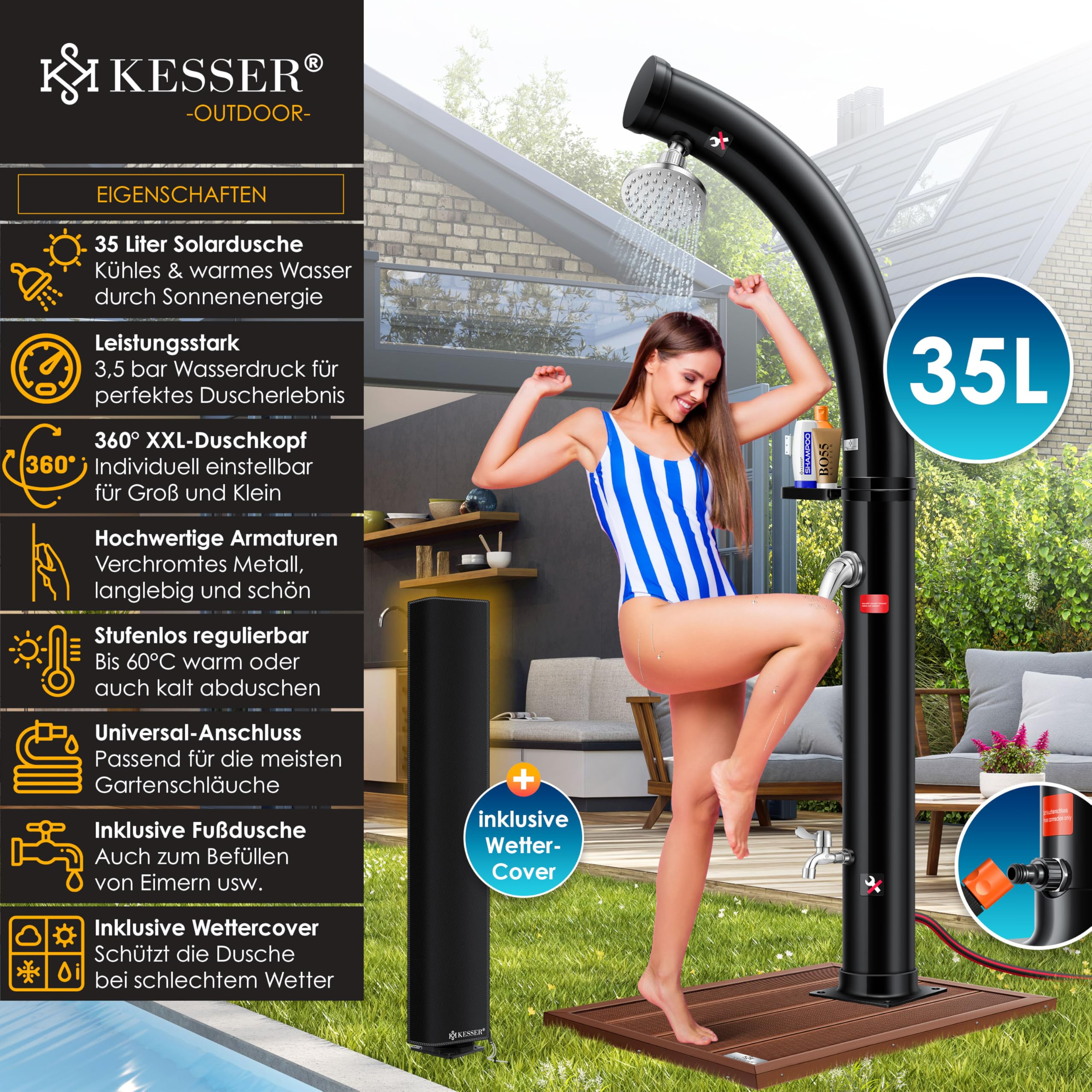 Une femme en maillot de bain bleu et blanc se douche joyeusement sous une douche solaire.