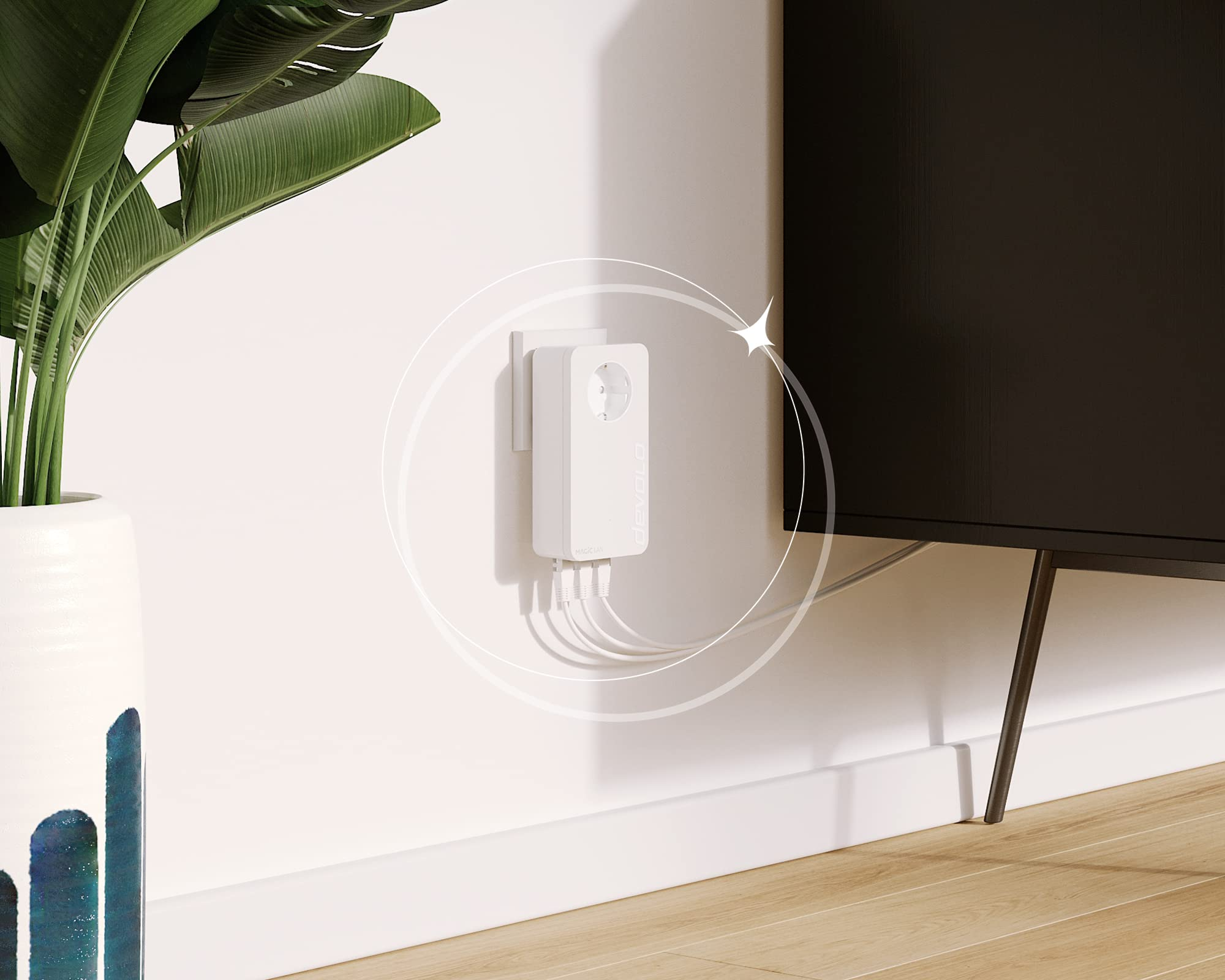Un adattatore powerline bianco inserito in una presa a muro con cavi collegati.