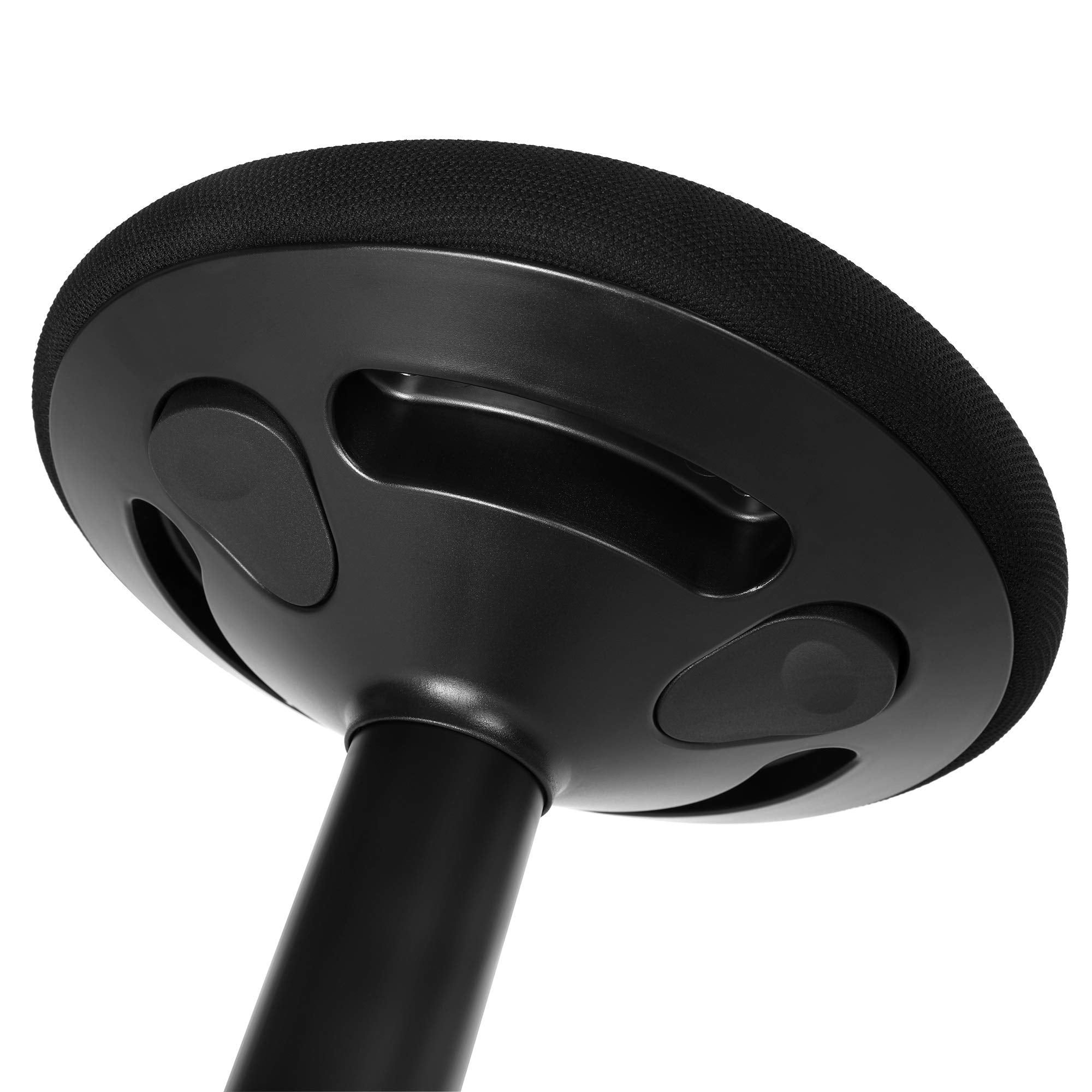 Vue de dessous d'un tabouret noir avec siège en tissu et boutons ergonomiques.