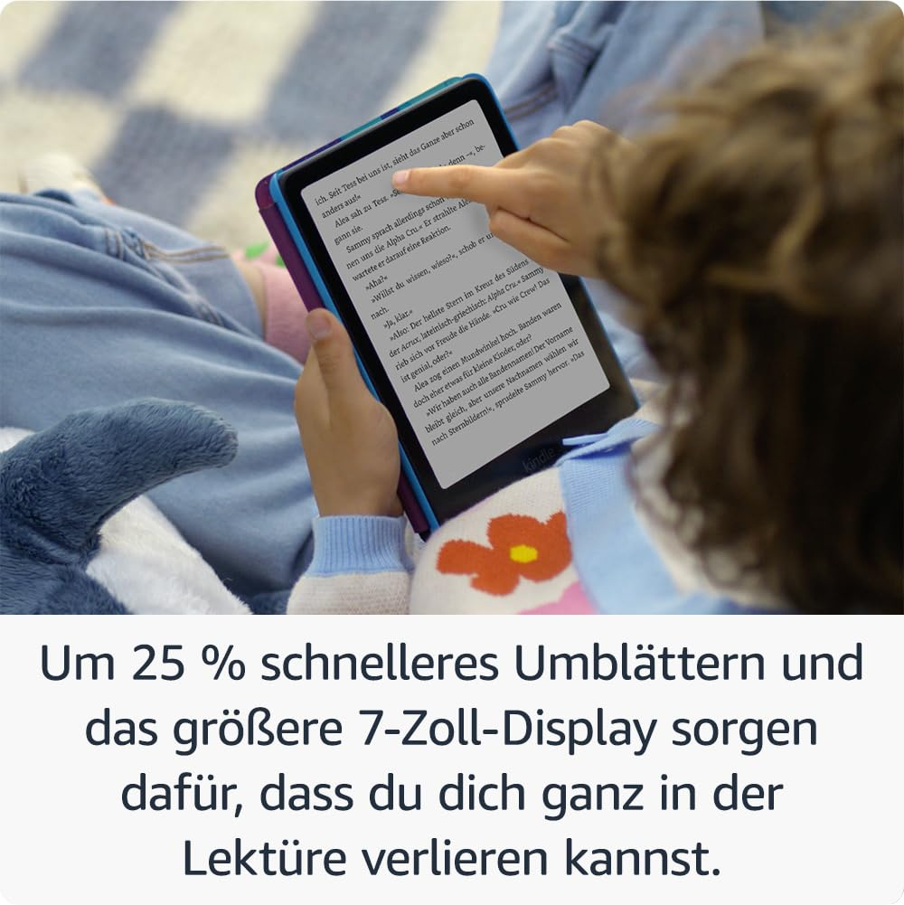 Un bambino tiene in mano un e-reader blu con del testo e tocca lo schermo.