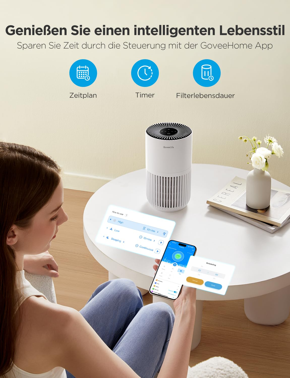 Una donna controlla un depuratore d'aria bianco con un'app su un tavolo.