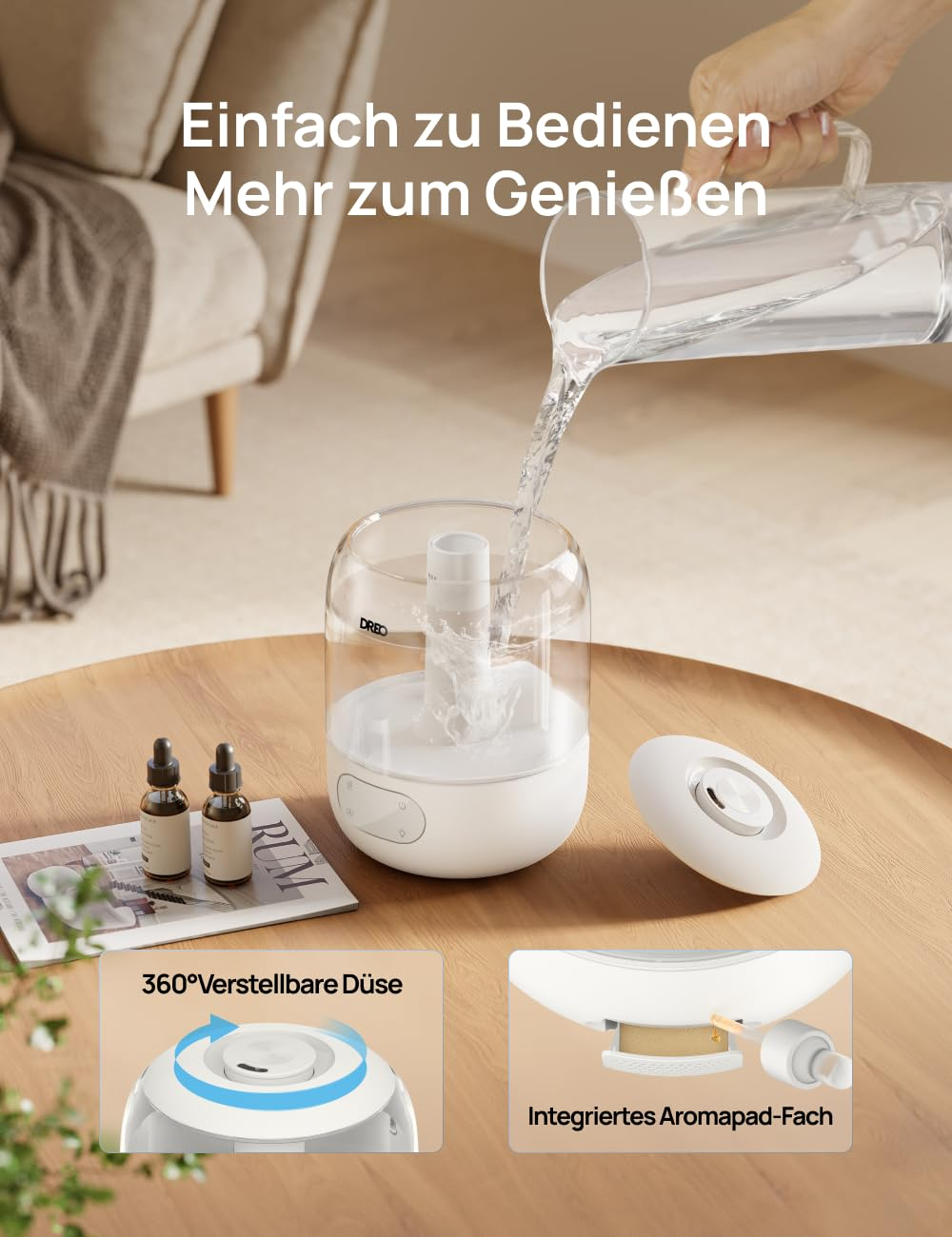 De l'eau est versée dans un humidificateur blanc sur une table en bois.