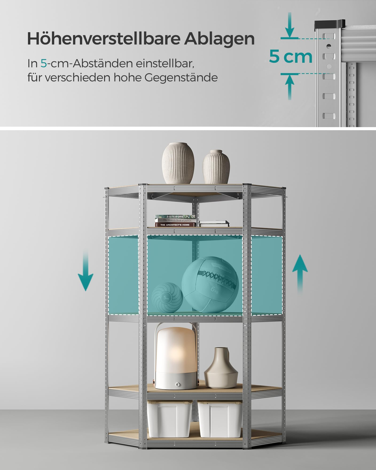 Metallregal mit höhenverstellbaren Ablagen im Abstand von 5 cm und verschiedenen Dekoartikeln.