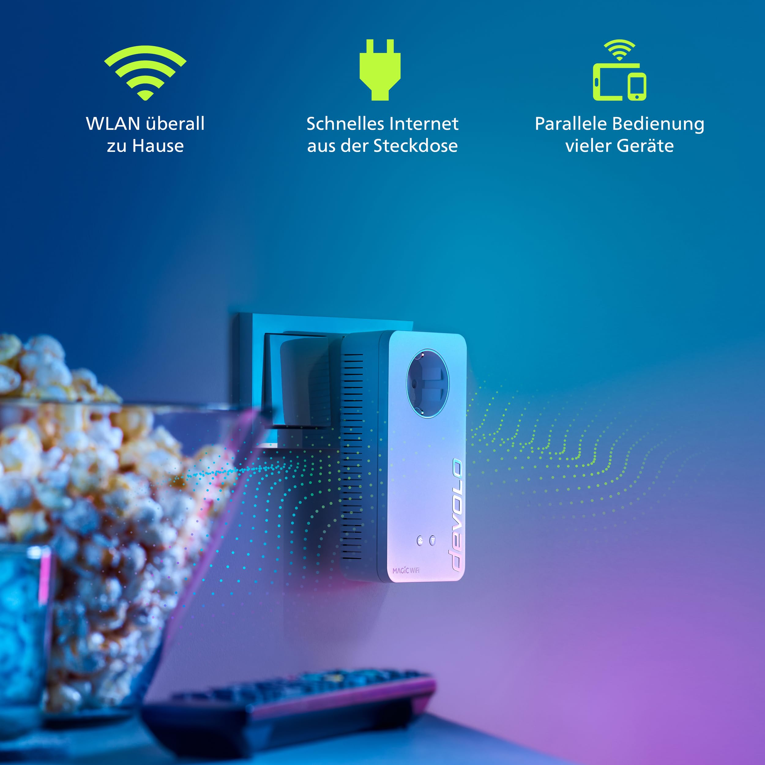 Un adattatore Devolo Magic WiFi inserito in una presa a muro, con icone Wi-Fi, internet e dispositivi sopra.