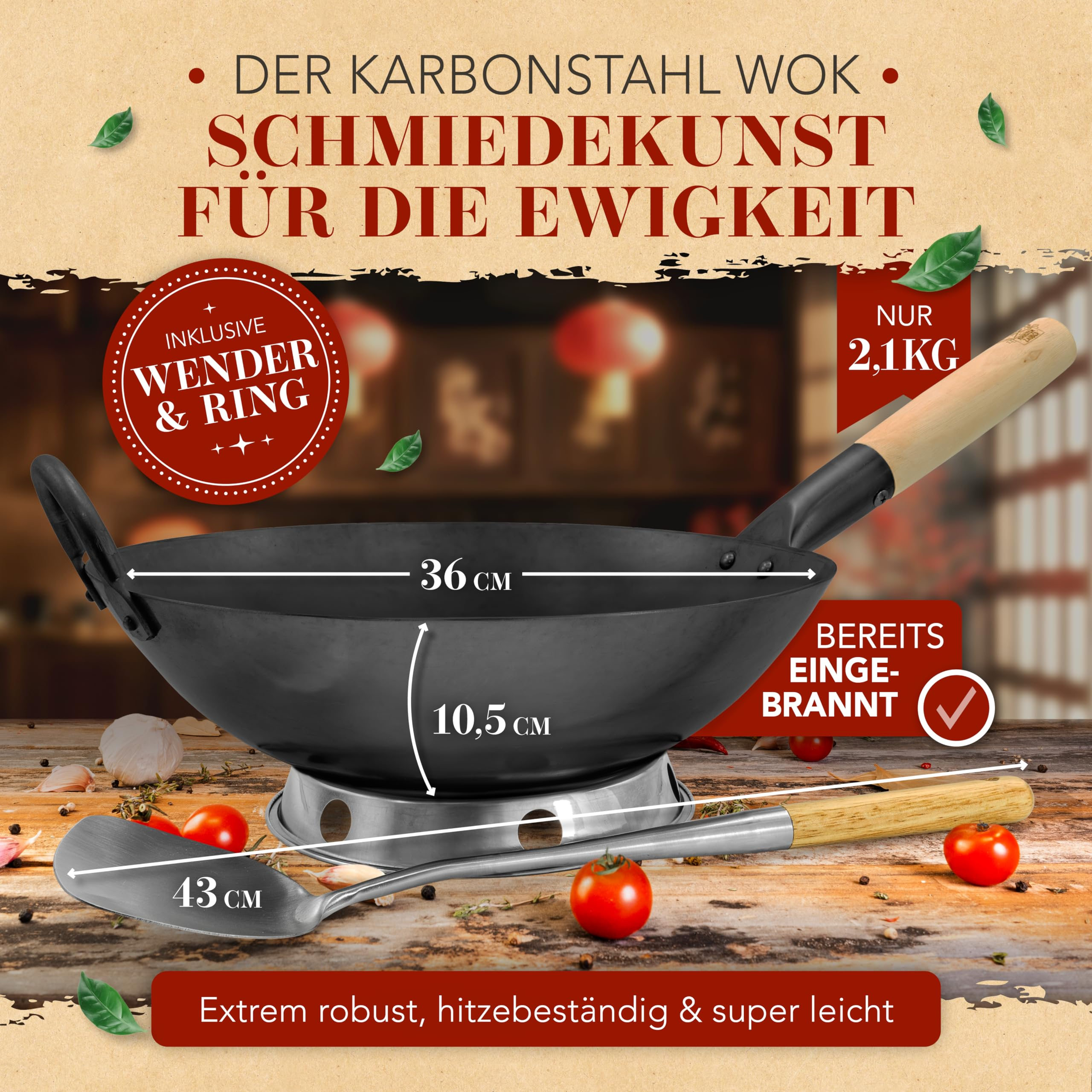 Ein schwarzer Karbonstahl-Wok mit Holzgriff auf Holztisch, mit Maßangaben und Werbetext.