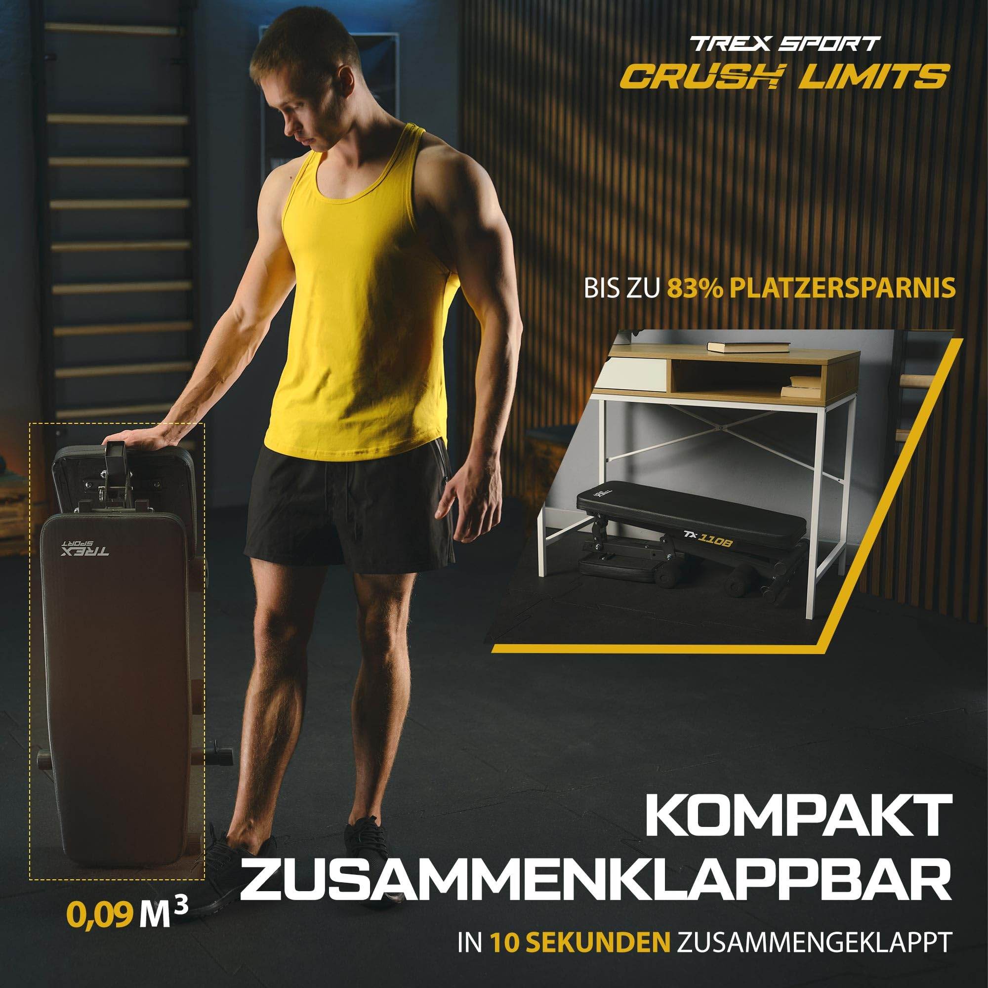 Ein Mann im gelben Tanktop hält eine gefaltete Fitnessbank im Fitnessstudio, daneben staubar unter einem Schreibtisch.