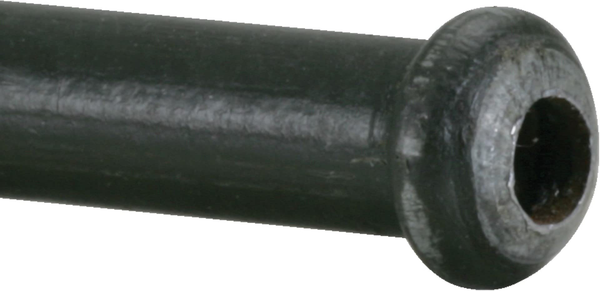 Ein dunkles, zylindrisches Metallrohr mit einem flachen, ringförmigen Kopf und einer zentralen Öffnung.