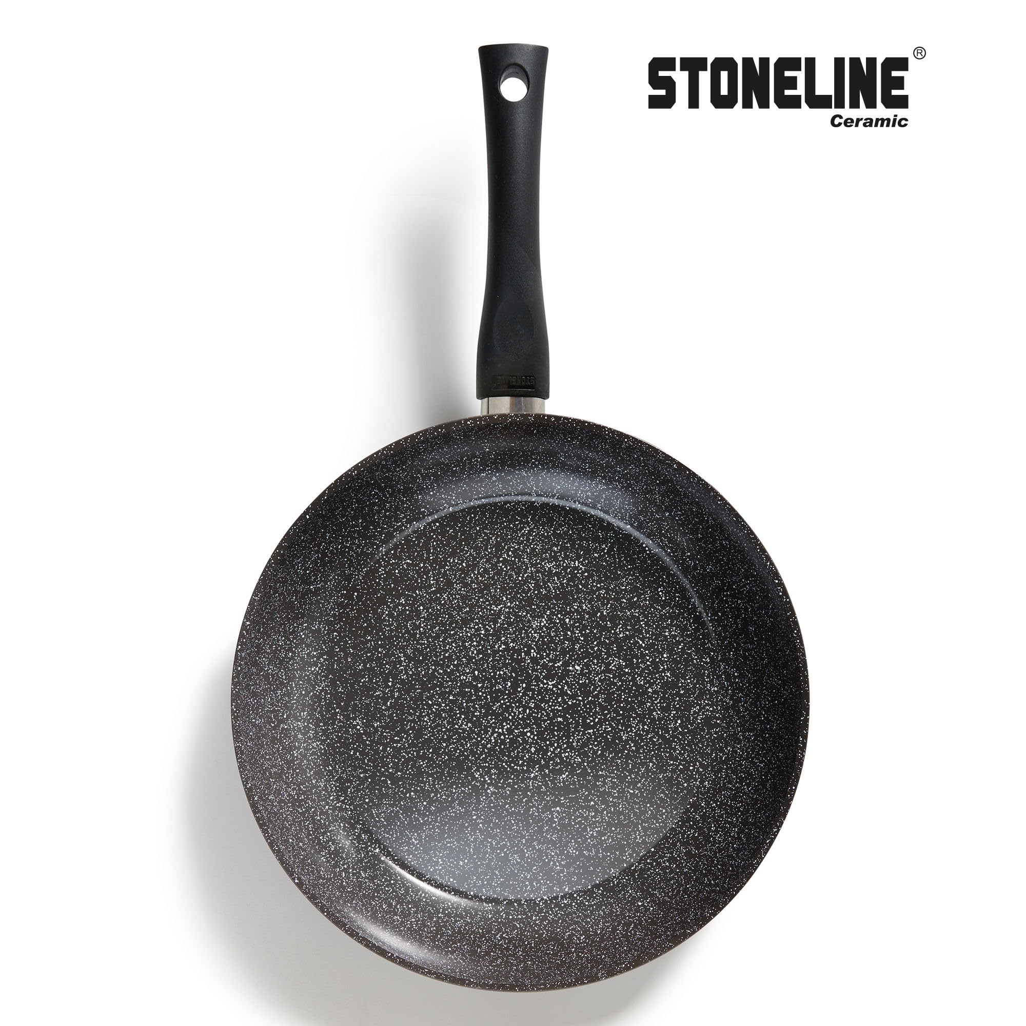 Une poêle en céramique noire Stoneline avec des taches blanches et un long manche sur fond blanc.