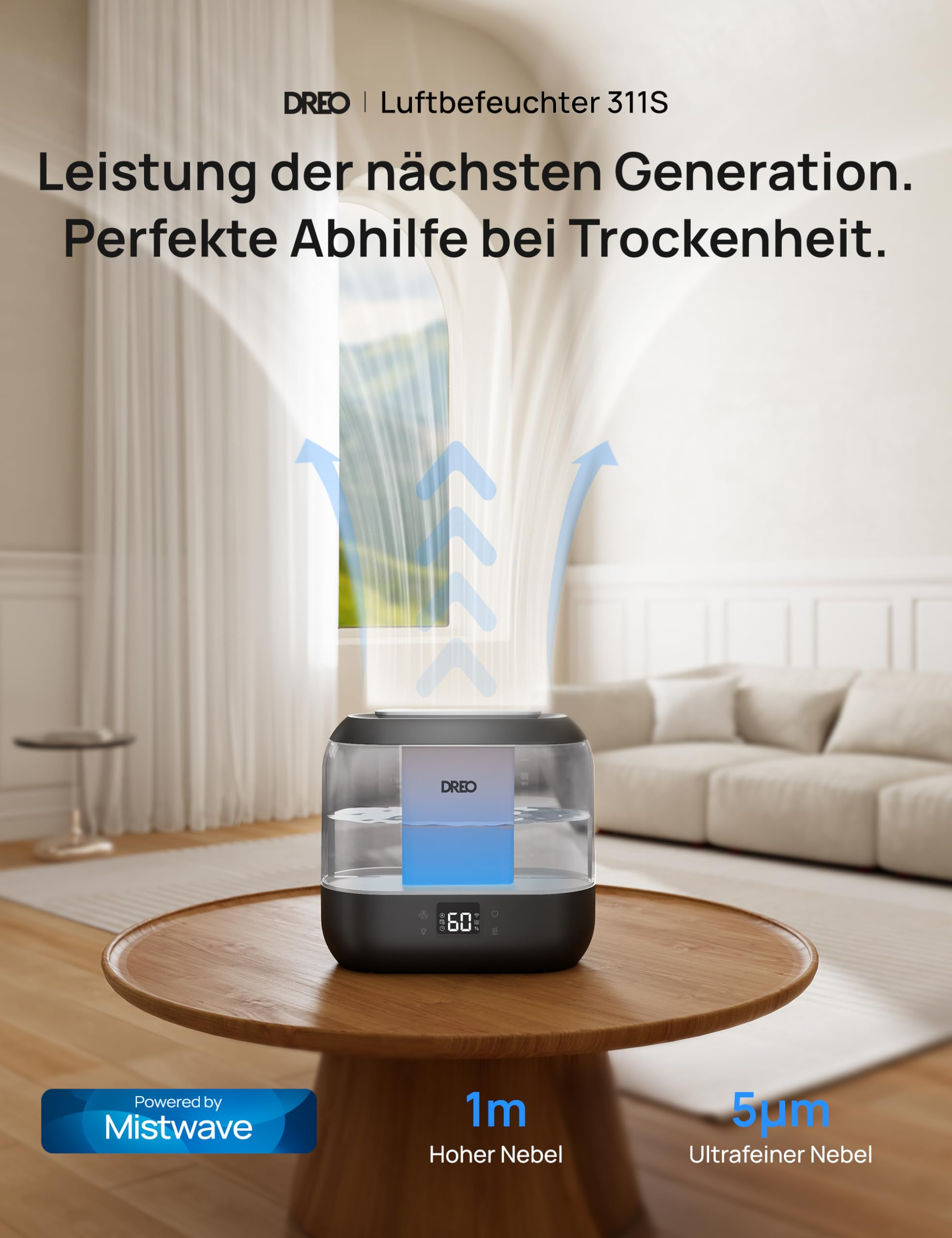 Un humidificateur Dreo sur une table en bois dans un salon lumineux avec du texte et de la brume.