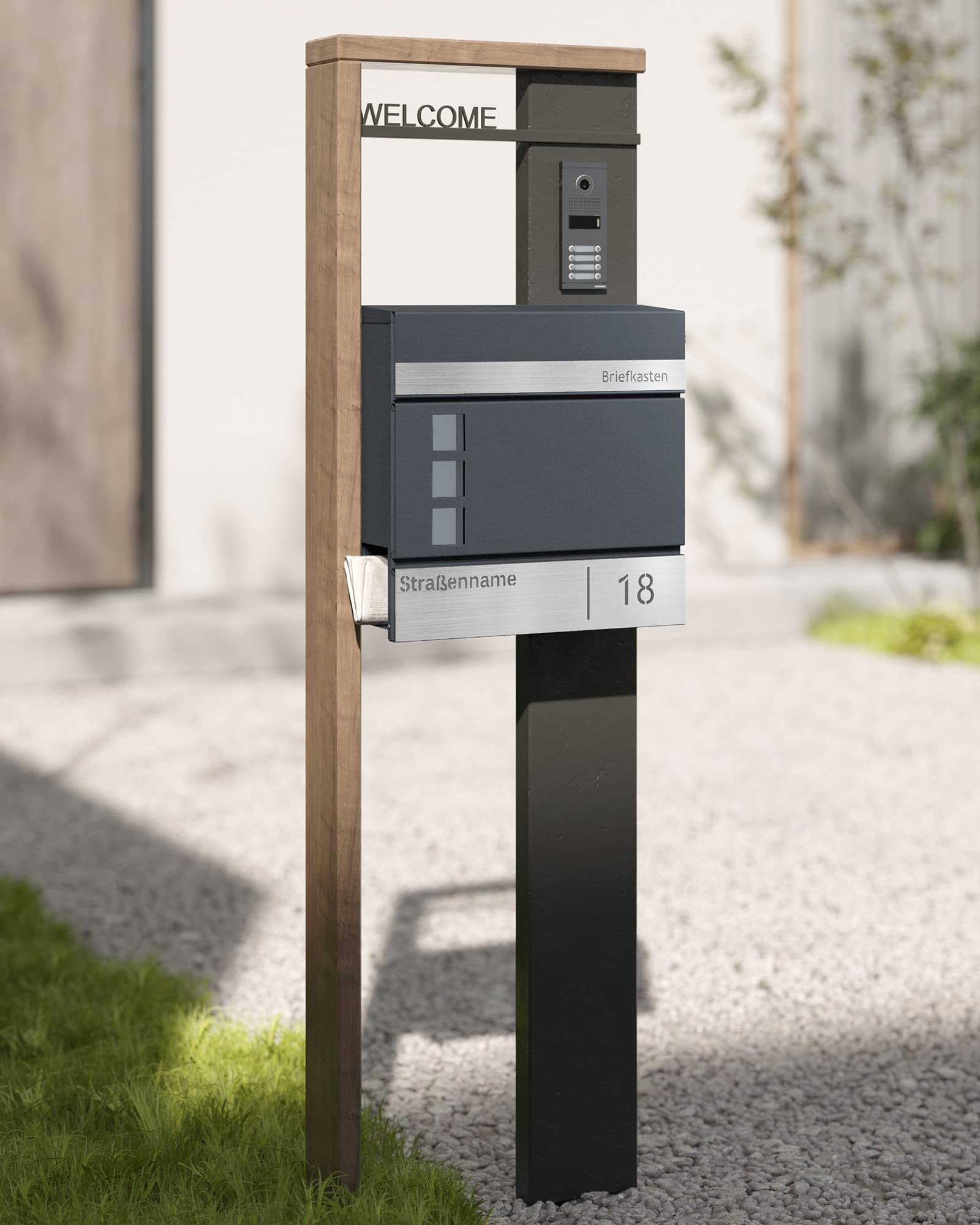 Boîte aux lettres moderne avec cadre en bois et sonnette devant un bâtiment.