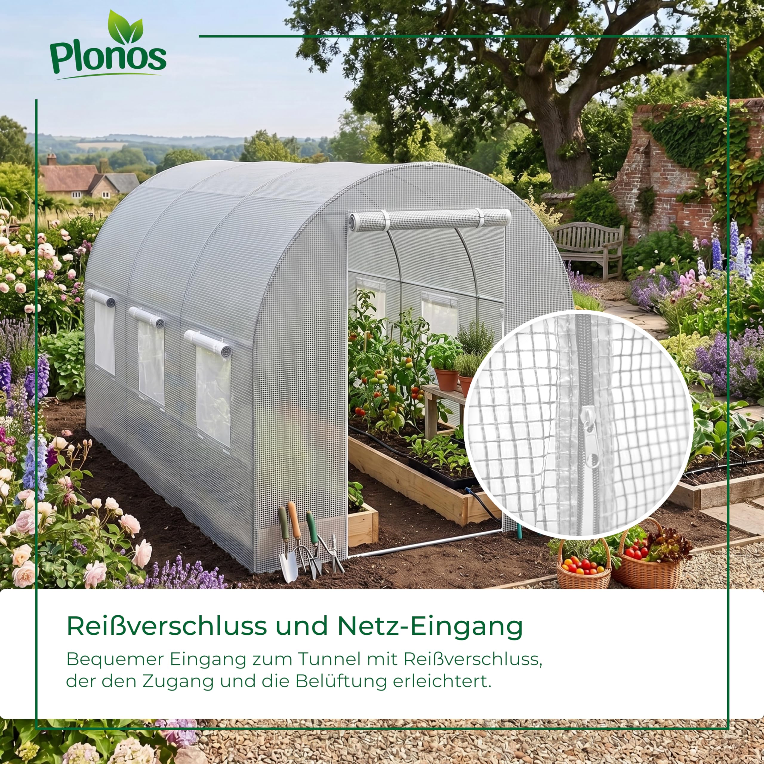 Un tunnel de serre Plonos dans un jardin, avec une entrée en filet zippée et des plants de tomates.