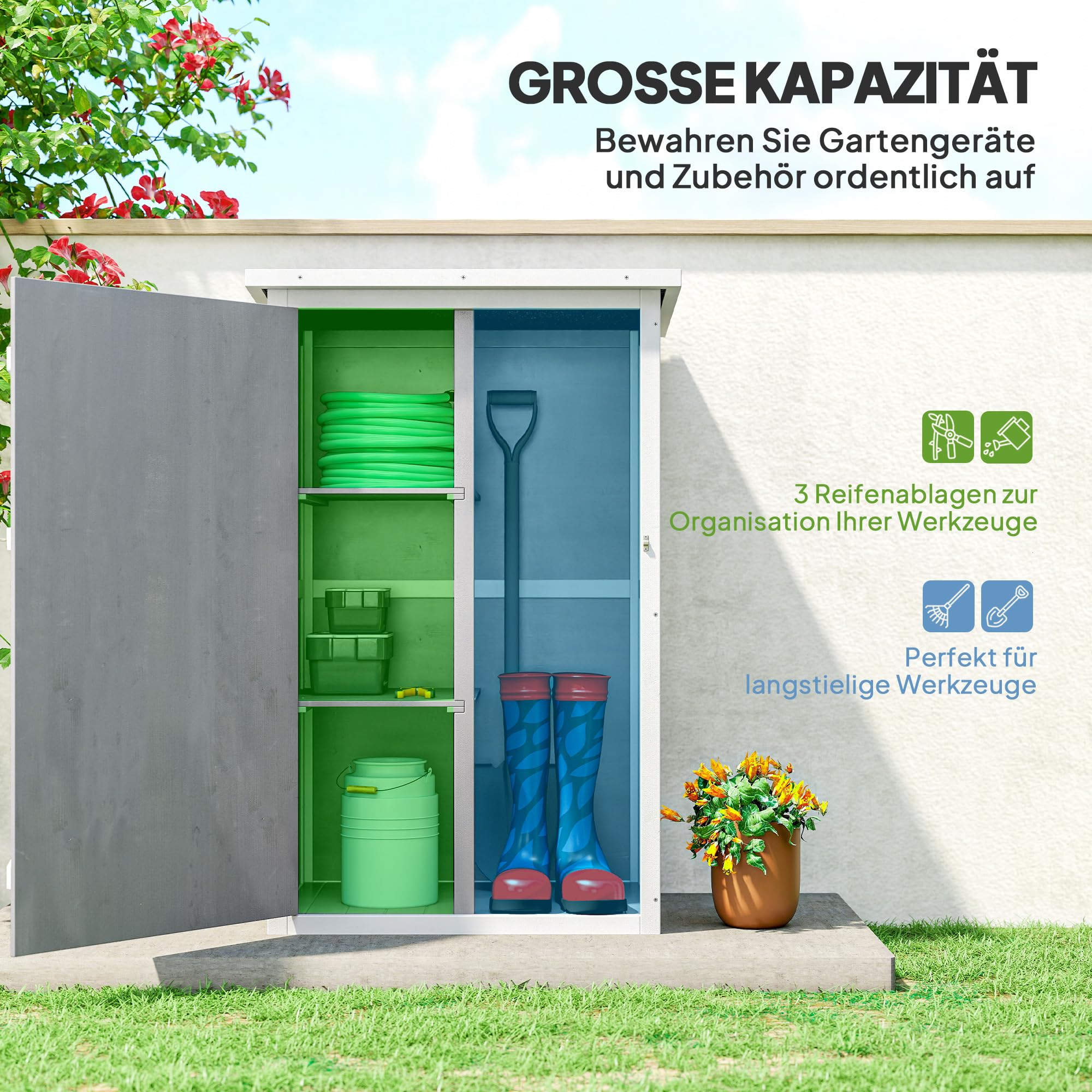 Ein weißer Gartenschrank mit offenem grauen Tor, innen mit Regalen für Werkzeuge, Schläuche und Stiefel.