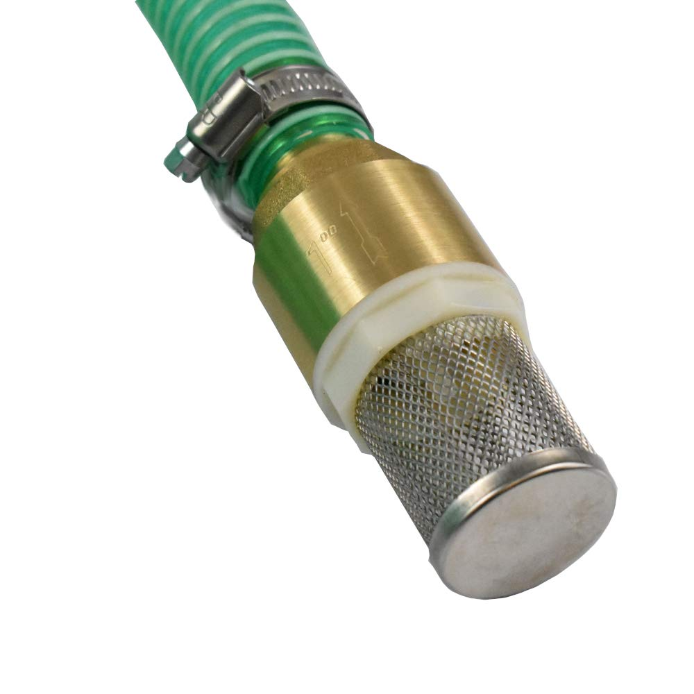 Grüner Schlauch mit Metallklemme, Messingverbindung und Filter auf weißem Hintergrund.
