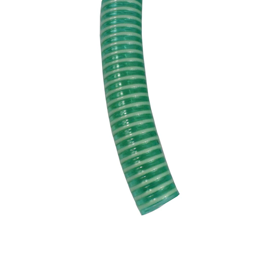Ein gebogener grüner und weißer Spiralschlauch auf weißem Hintergrund.