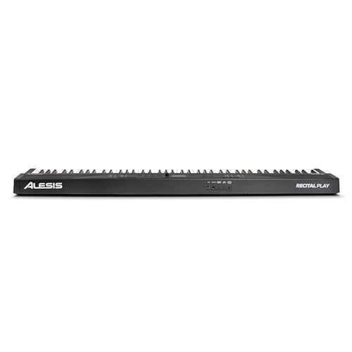 Ein schwarzes Alesis Recital Play Digitalpiano steht frontal auf weißem Hintergrund.