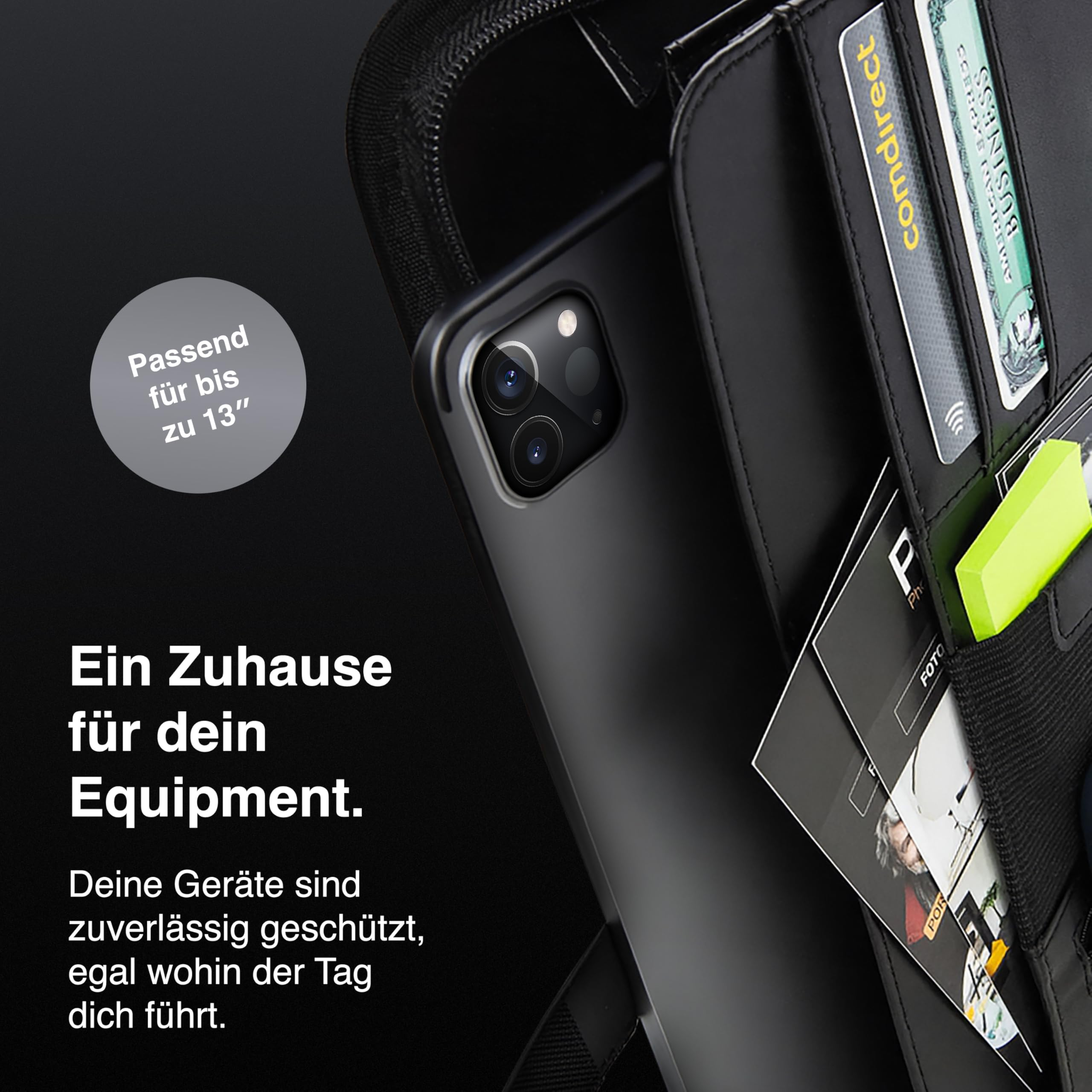 Borsa nera contenente documenti, carte e uno smartphone, con testo in tedesco.