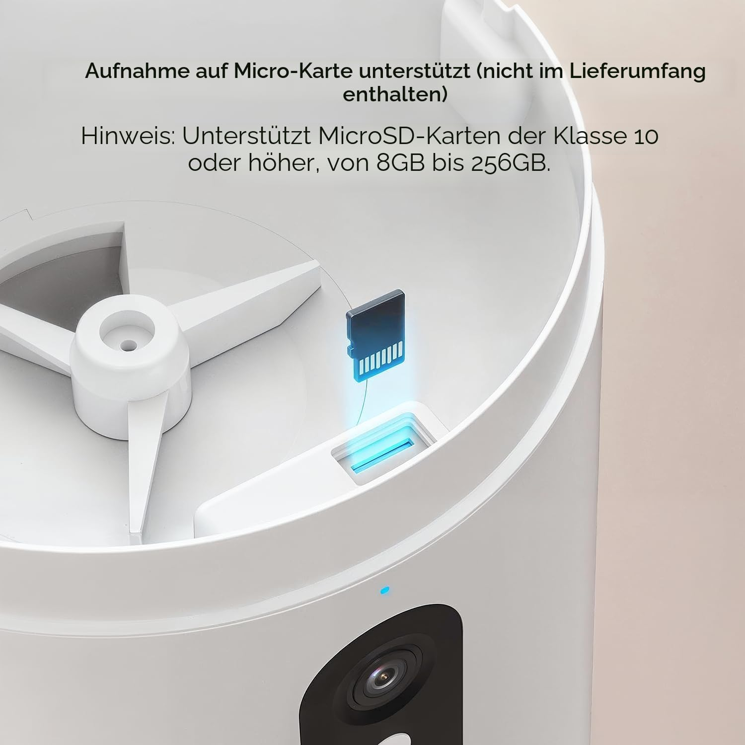 Le diagramme montre l'insertion d'une carte MicroSD dans un appareil blanc doté d'une caméra.
