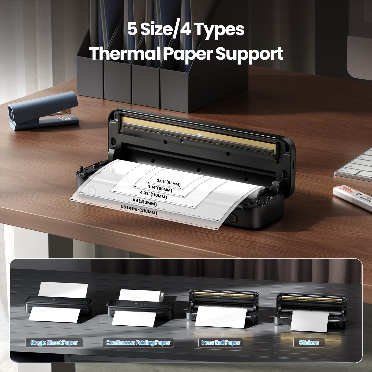 Une imprimante thermique noire compacte sur un bureau en bois affichant divers formats de papier.