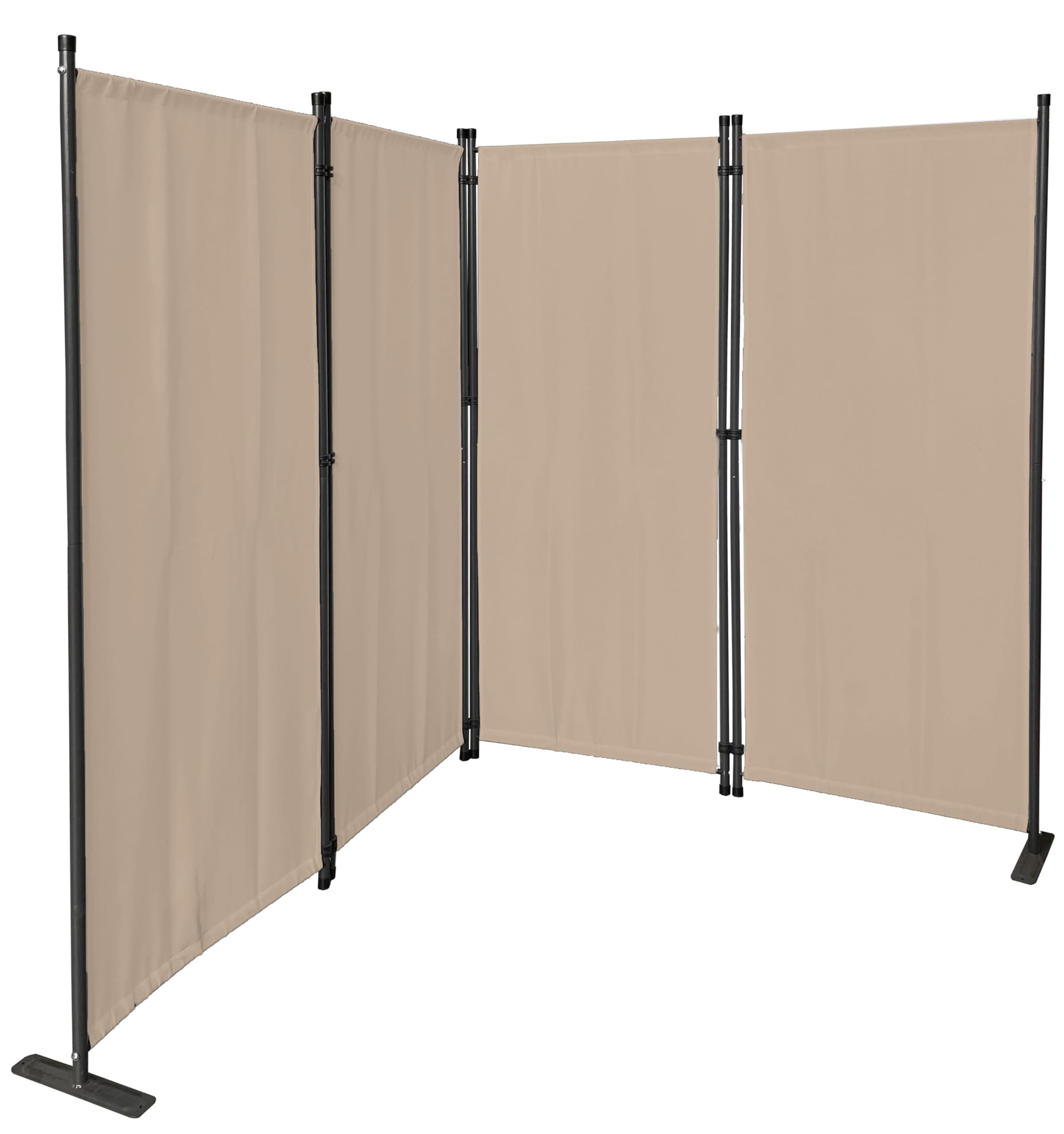 Ein beige viergeteilter Raumteiler mit schwarzen Metallrahmen und Stützfüßen vor weißem Hintergrund.