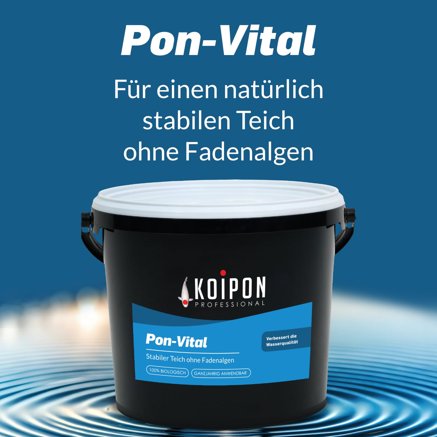 Un seau noir d'anti-algues Koipon Pon-Vital sur fond bleu avec des vagues d'eau.