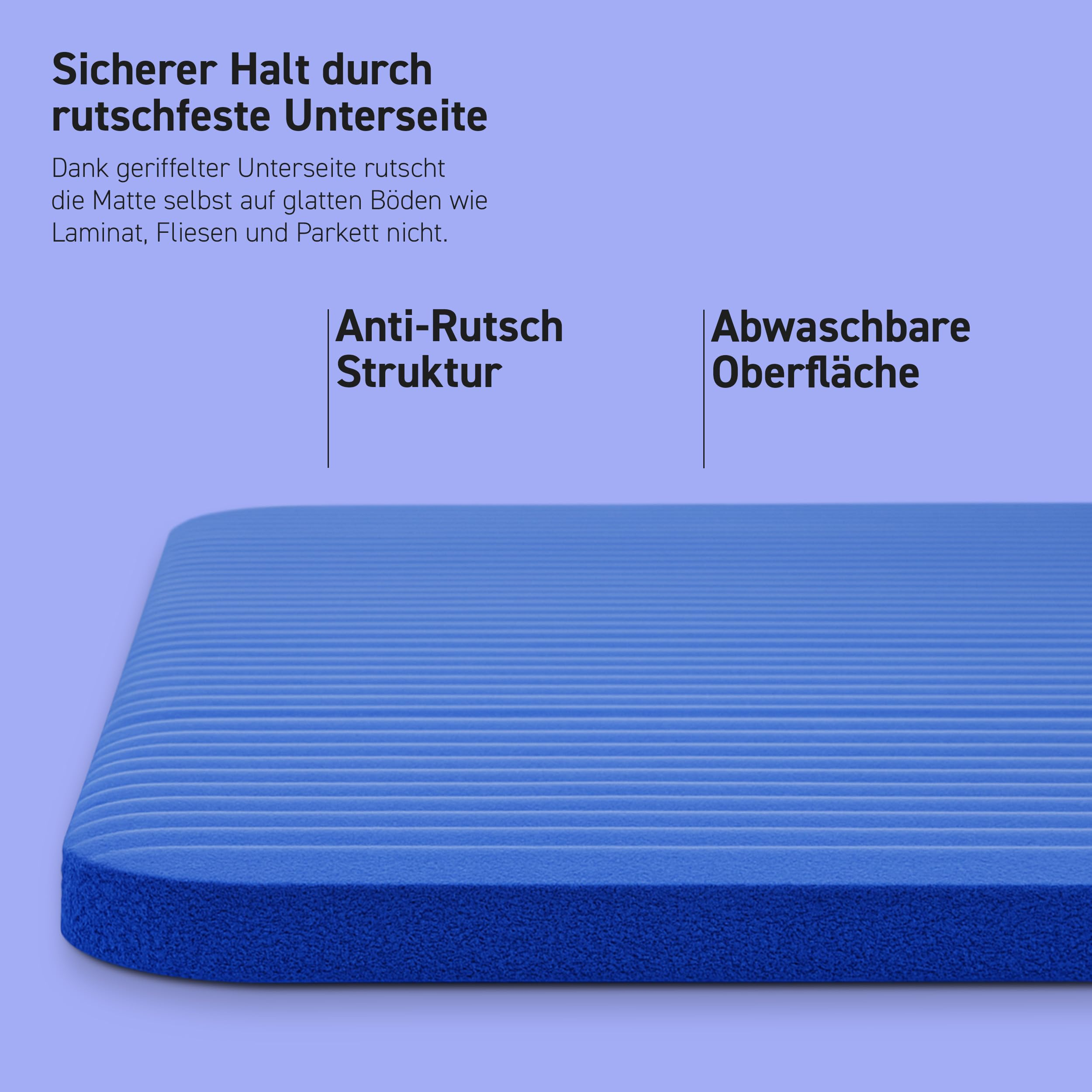 Blaue Matte mit Anti-Rutsch-Struktur und abwaschbarer Oberfläche auf hellblauem Hintergrund.