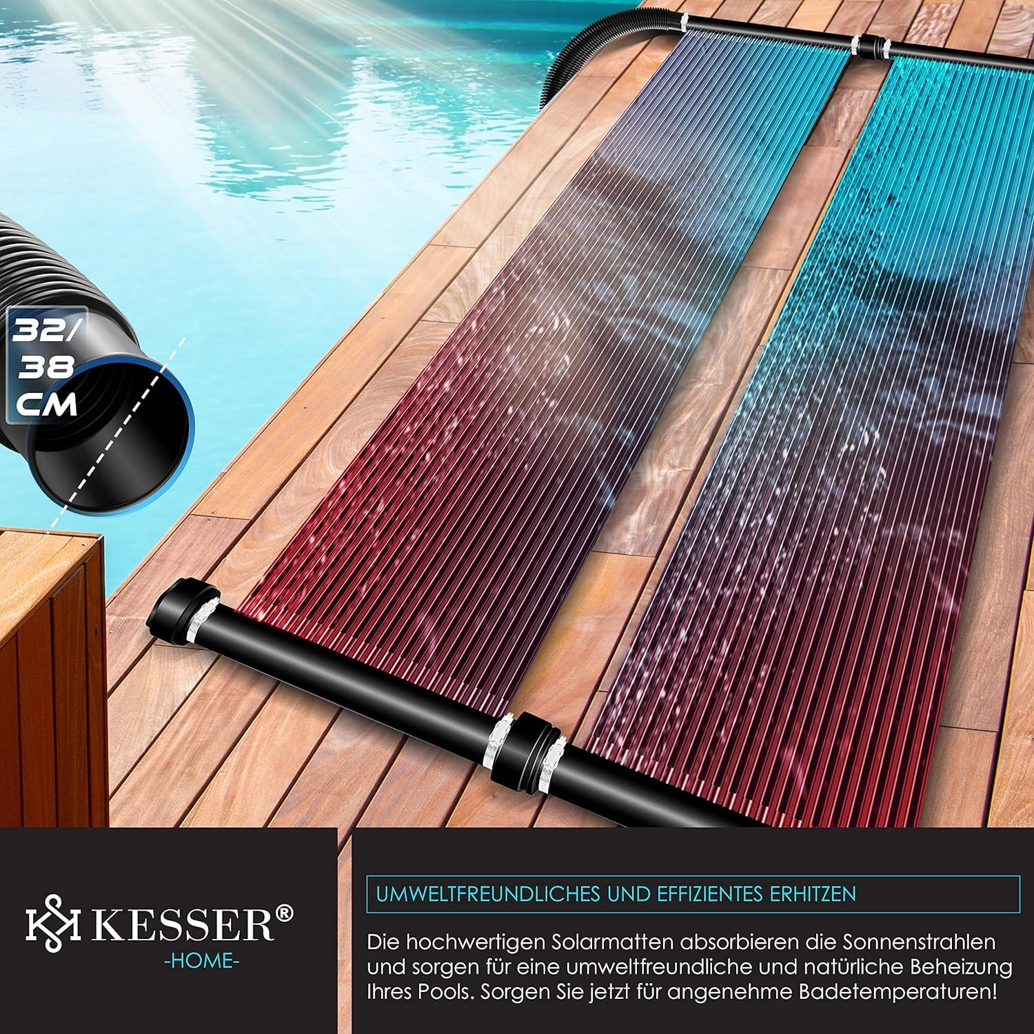 Due tappetini solari neri su una terrazza in legno vicino a una piscina, collegati a un tubo nero.