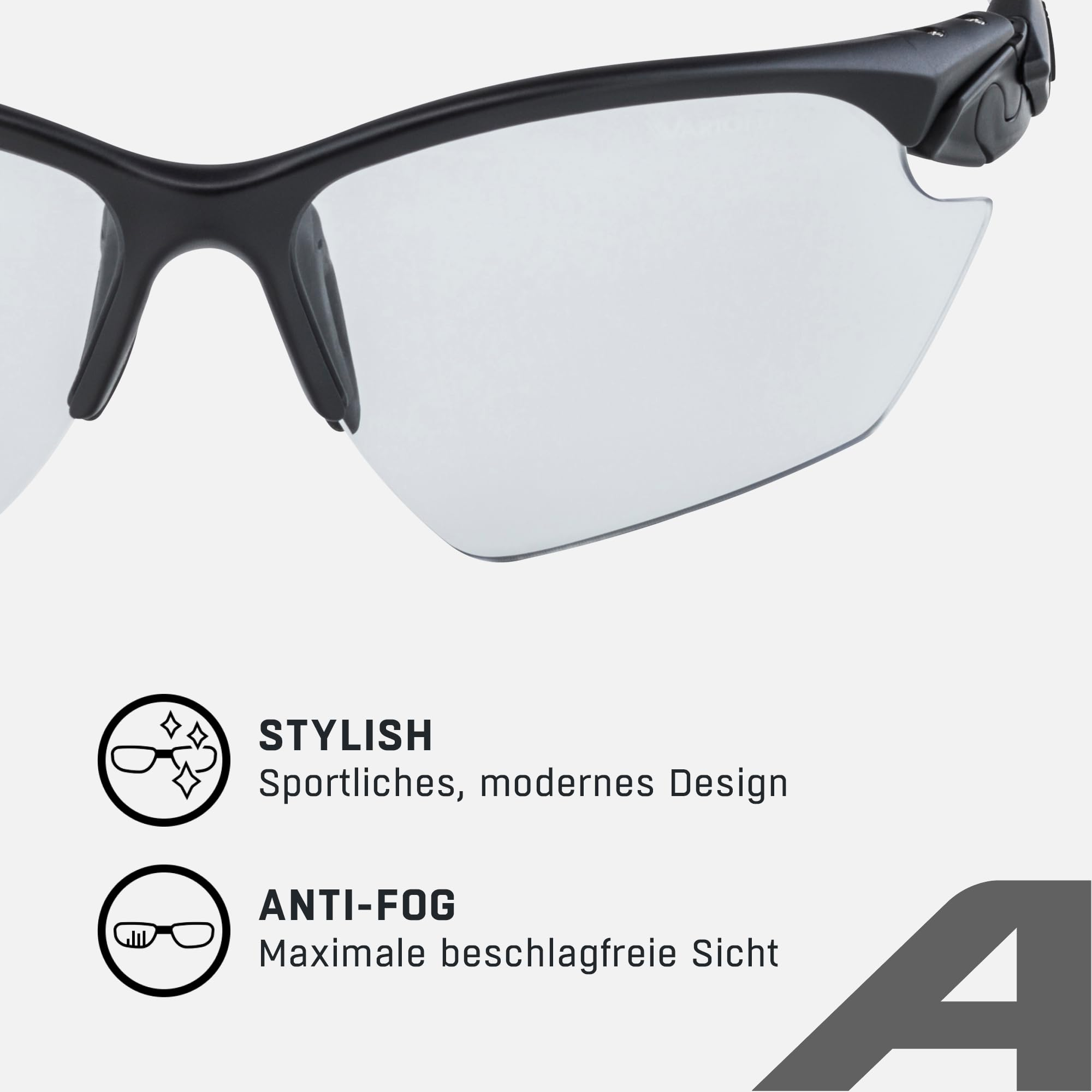 Occhiali sportivi neri con lenti trasparenti, design elegante e funzione antiappannamento su sfondo bianco.